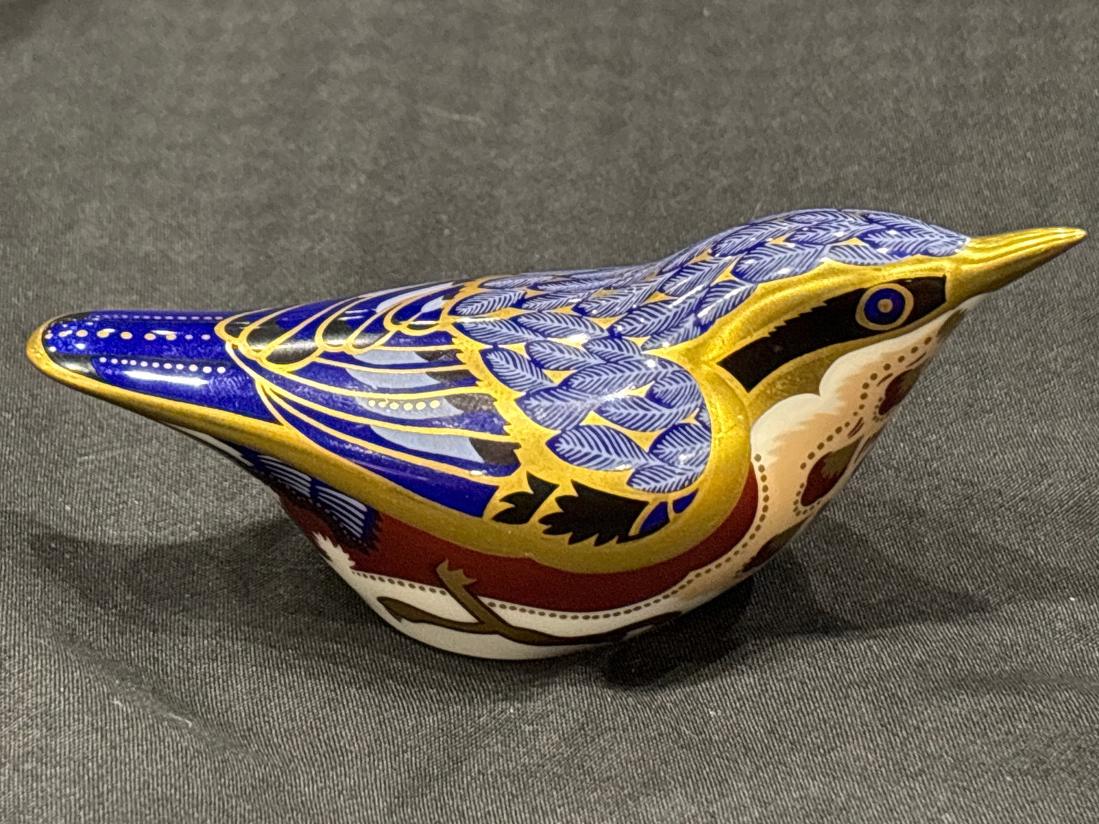 Imari Nuthatch bird Royal Crown Derby 3&1/2 inch paperweight: Nuthatch bird Royal Crown Derby 3&1/2 inch paperweight. with silver, no box.Very good condition with no chips, cracks, etc