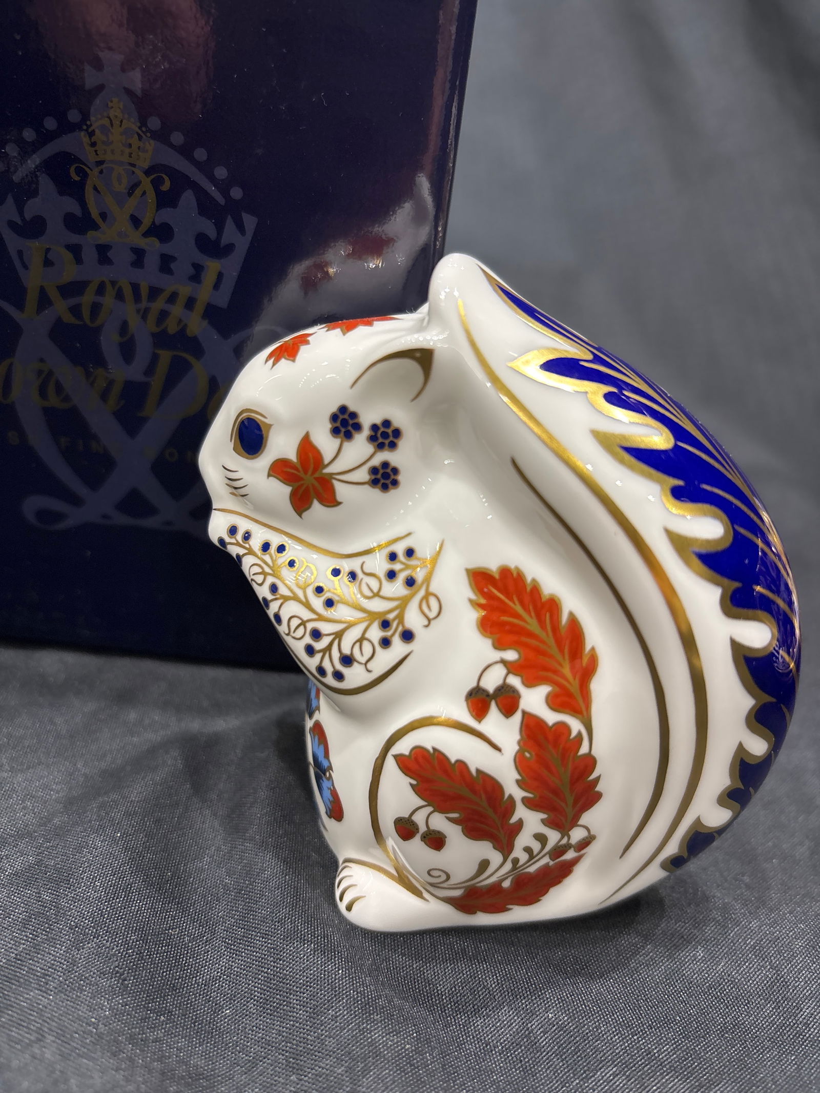 Imari Autumn Squirrel Royal Crown Derby 3&1/2 inch paperweight (1 of 5)