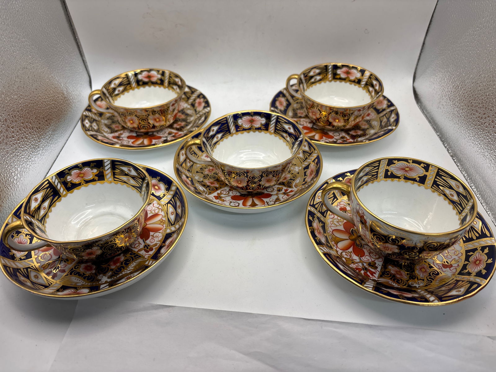 Set of five Imari 2451pattern Royal Crown Derby tea cups with saucers. (1 of 7)