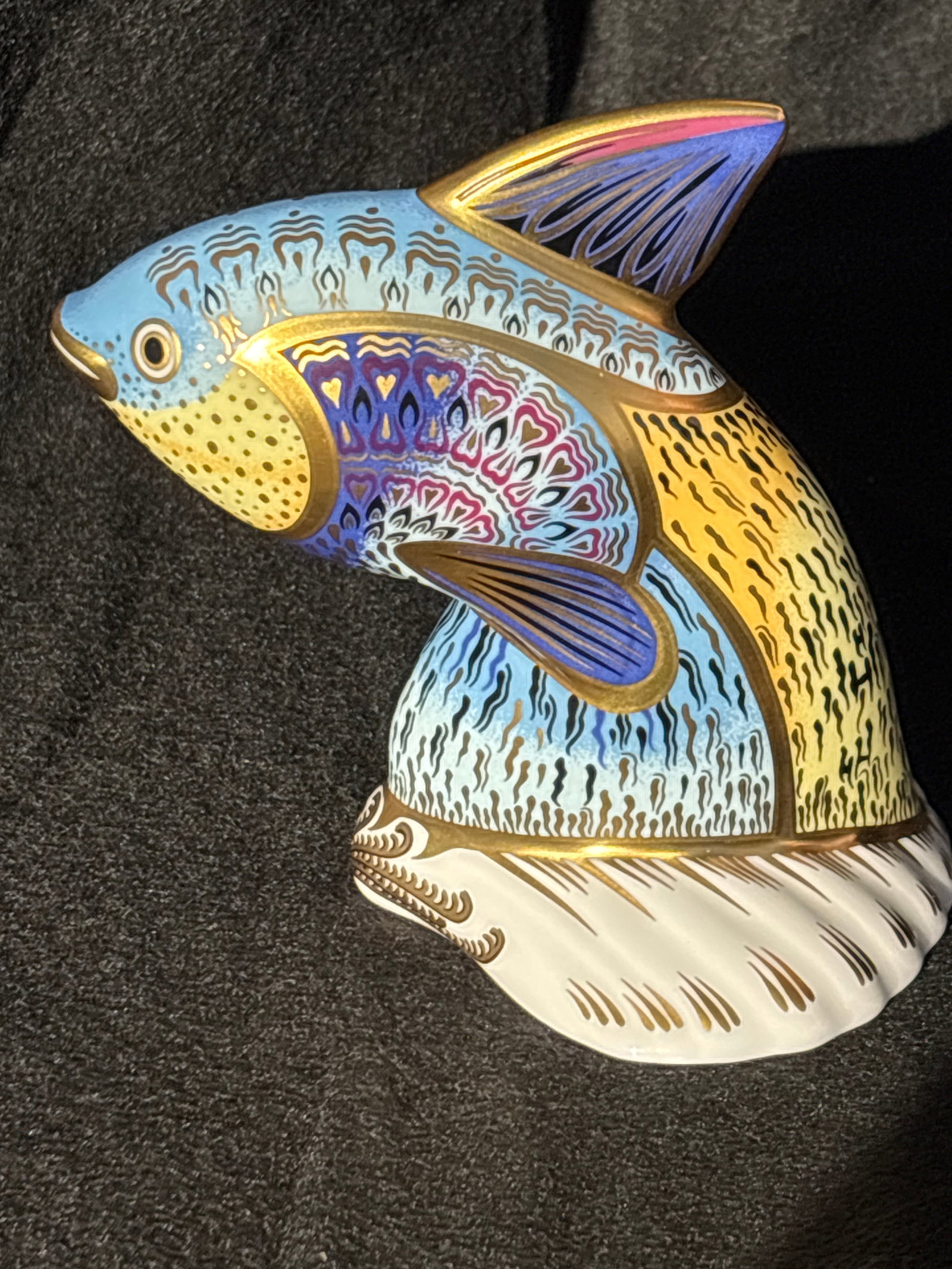 2004 Exclusive Edition red ‘guppy’ Royal Crown Derby 5 inch paperweight: 2004 Exclusive Edition red ‘guppy” Royal Crown Derby 5 inch paperweight . Gold stopper. No box. In very good condition. First quality