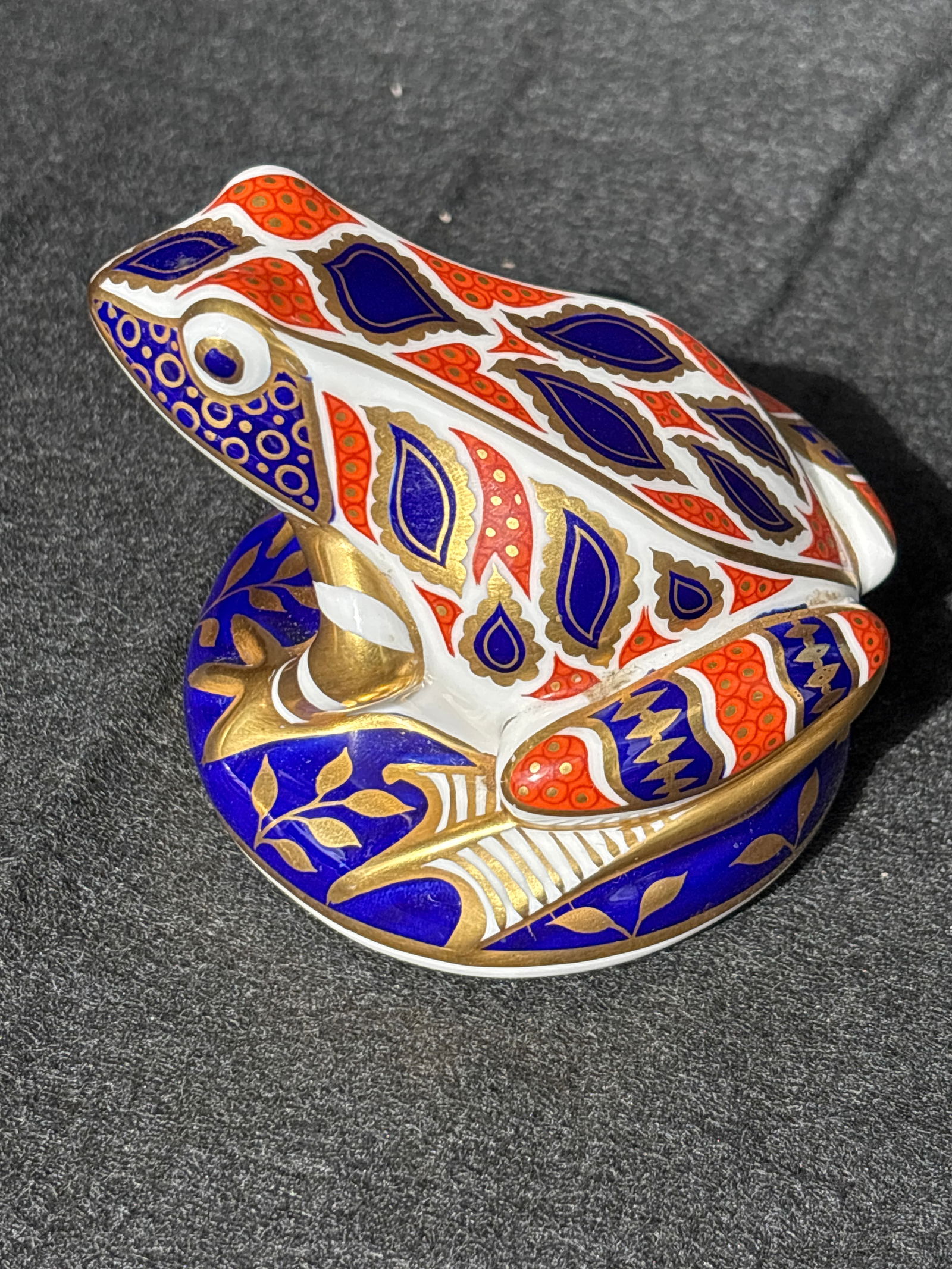 Imari seated Frog form Royal Crown Derby 3inch paperweight (1 of 5)