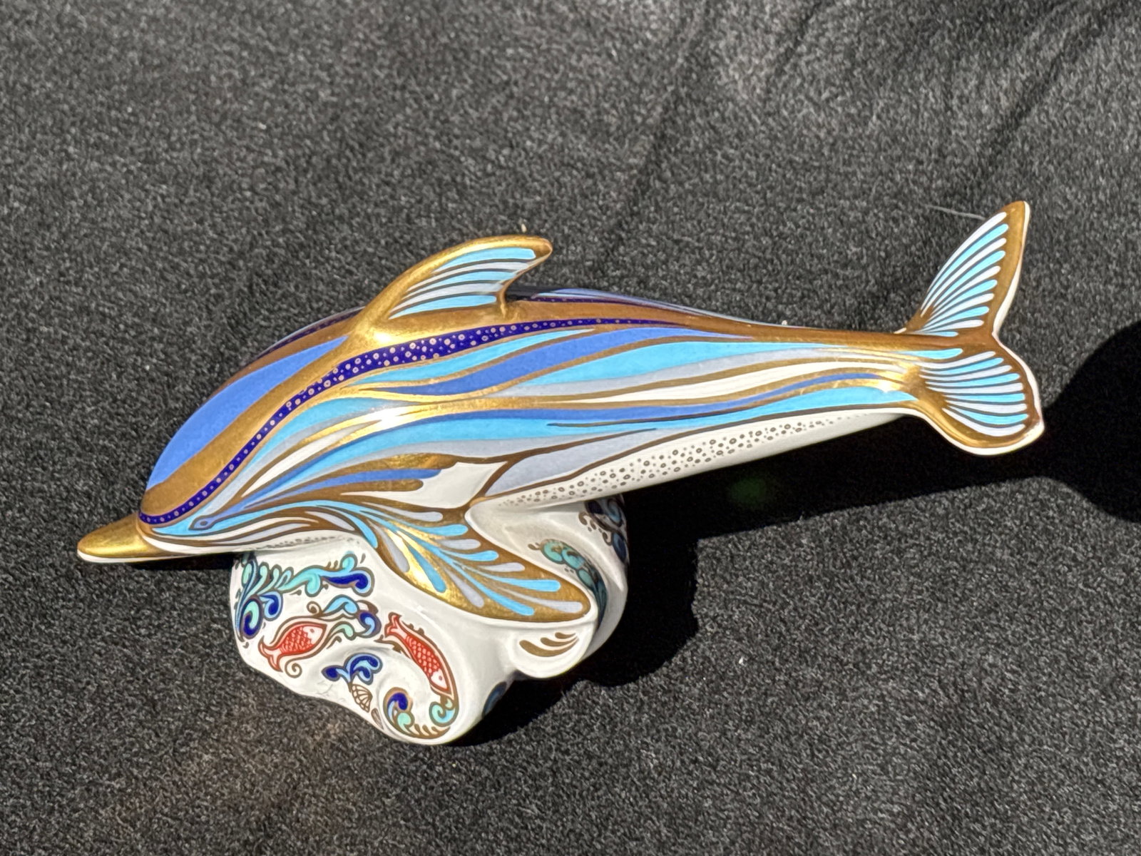 Lovely Large ‘Striped Dolphin’ form Royal Crown Derby 7 inch paperweight: Large ‘Striped Dolphin’ form Royal Crown Derby 7 inch paperweight Very good condition.Silver Stopper. No box.