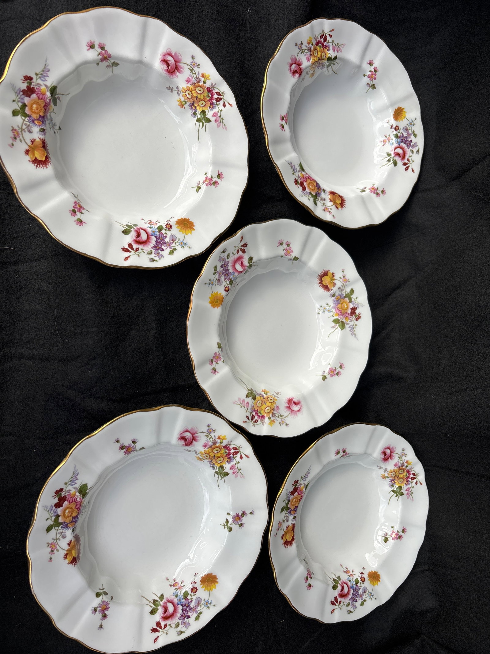 Five Derby Posies pattern Royal Crown Derby England 8&1/2 inch rimmed bowls: Five Derby Posies pattern Royal Crown Derby England 8&1/2 inch rimmed bowls. Like new