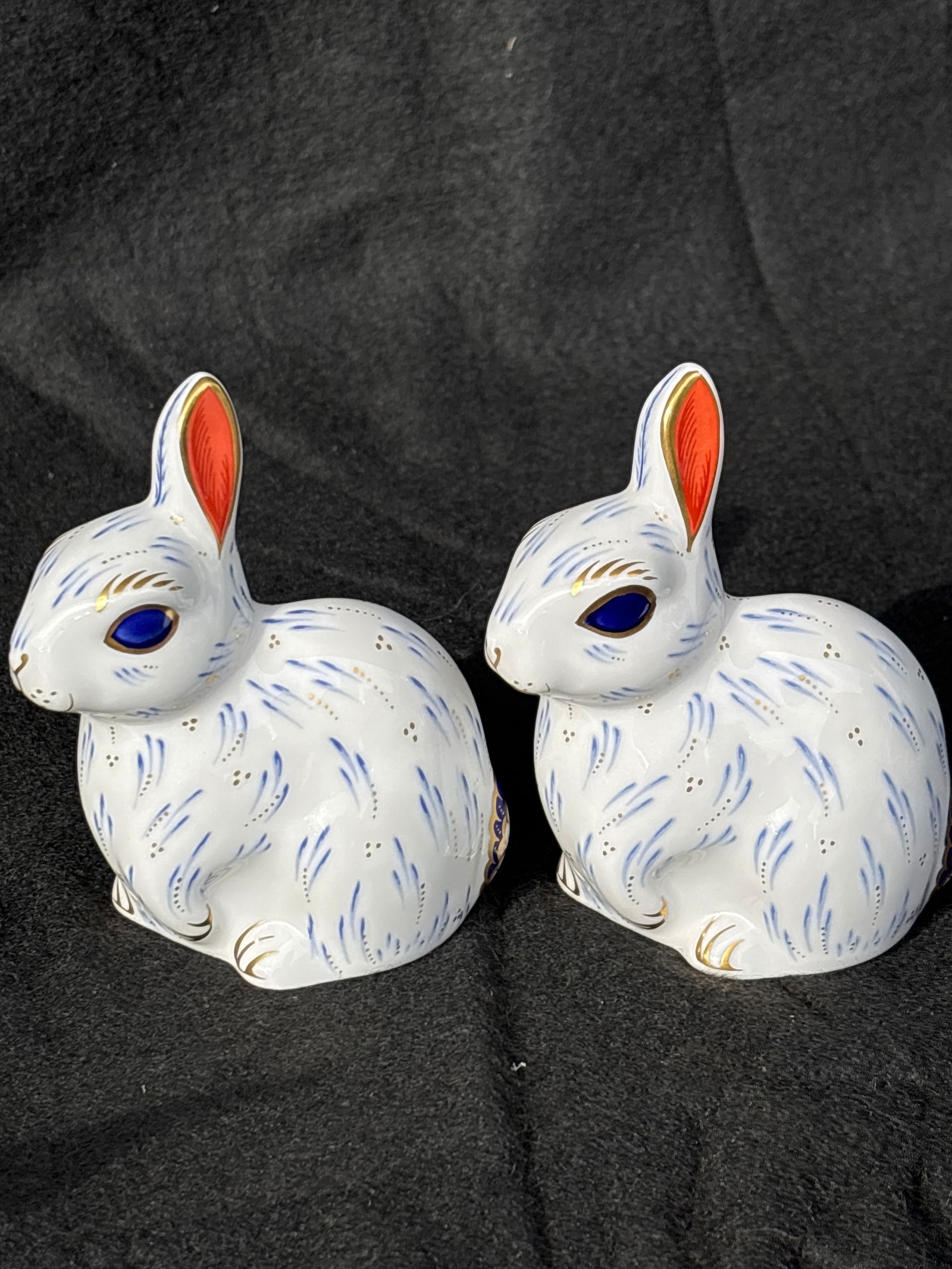2002Two ‘Snowy Rabbit’ Royal Crown Derby England 3&1/2 inch paperweights: Two Snowy Rabbit Royal Crown Derby England 3 &1/2inch paperweights. One silver, one Gold stopper. No box. Like new