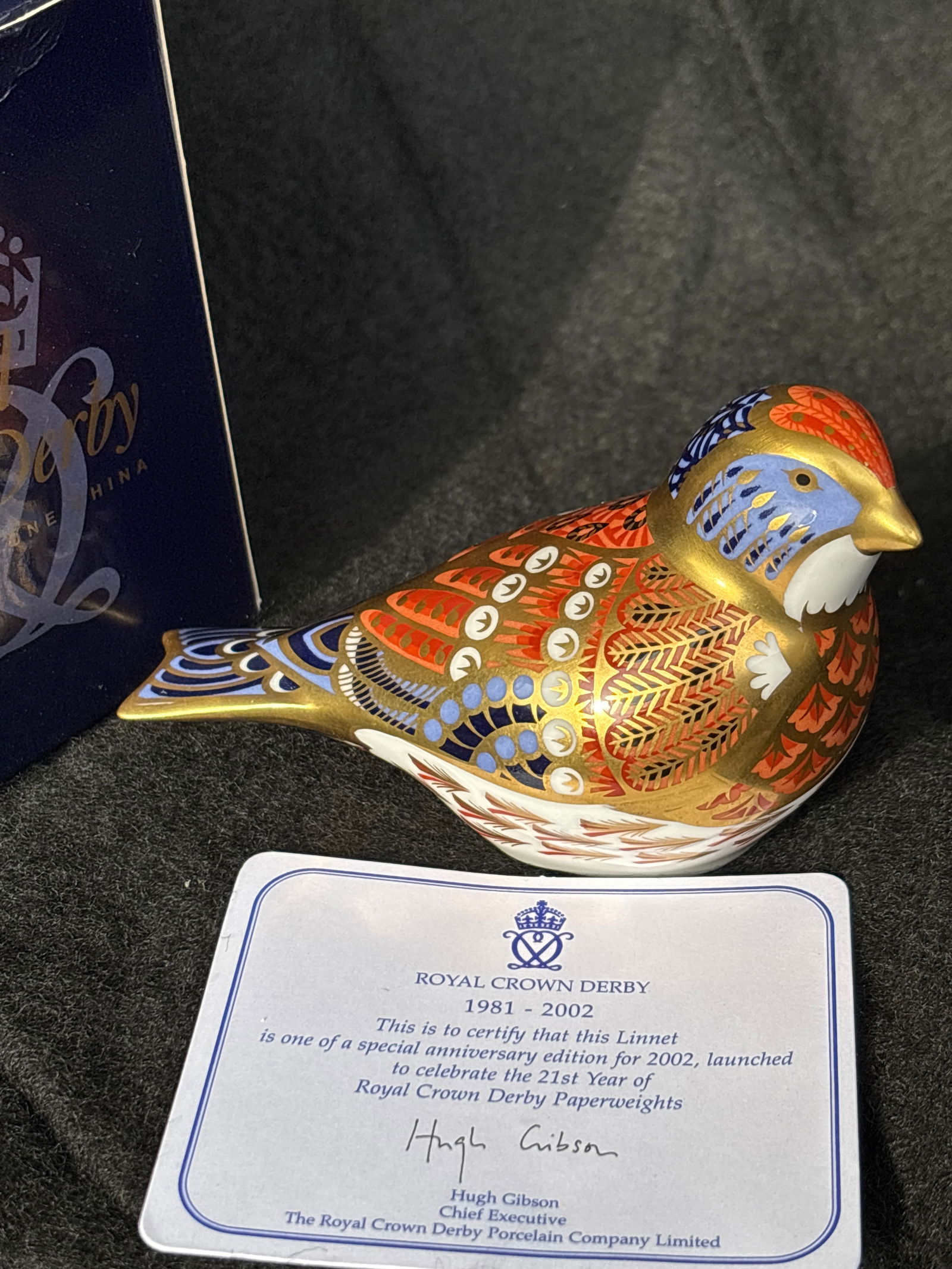 Model Mark Dey/Design Tien Manh Dinh ‘Linnet’ bird Royal Crown Derby 4inch paperweight: Model Mark Dey/Design Tien Manh Dinh ‘Linnet’ bird Royal Crown Derby 4inch paperweight . Gold stopper. With box. Box is used. Very good condition