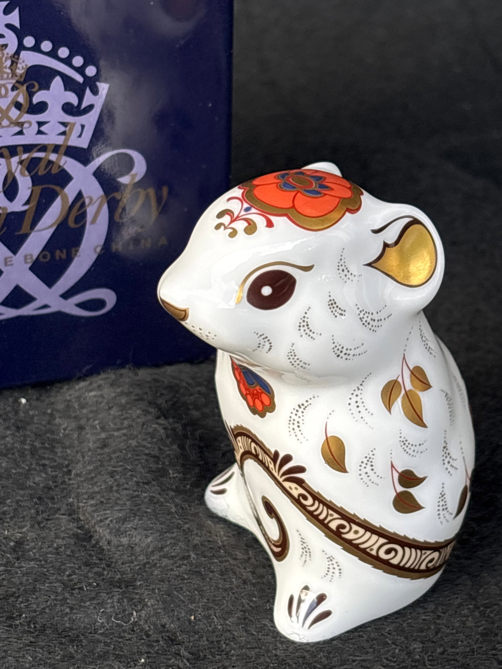 2005 Mouse form Royal Crown Derby England 3 inch paperweight: MouseRoyal Crown Derby England 3 inch paperweight . Gold stopper. With box . Very good condition