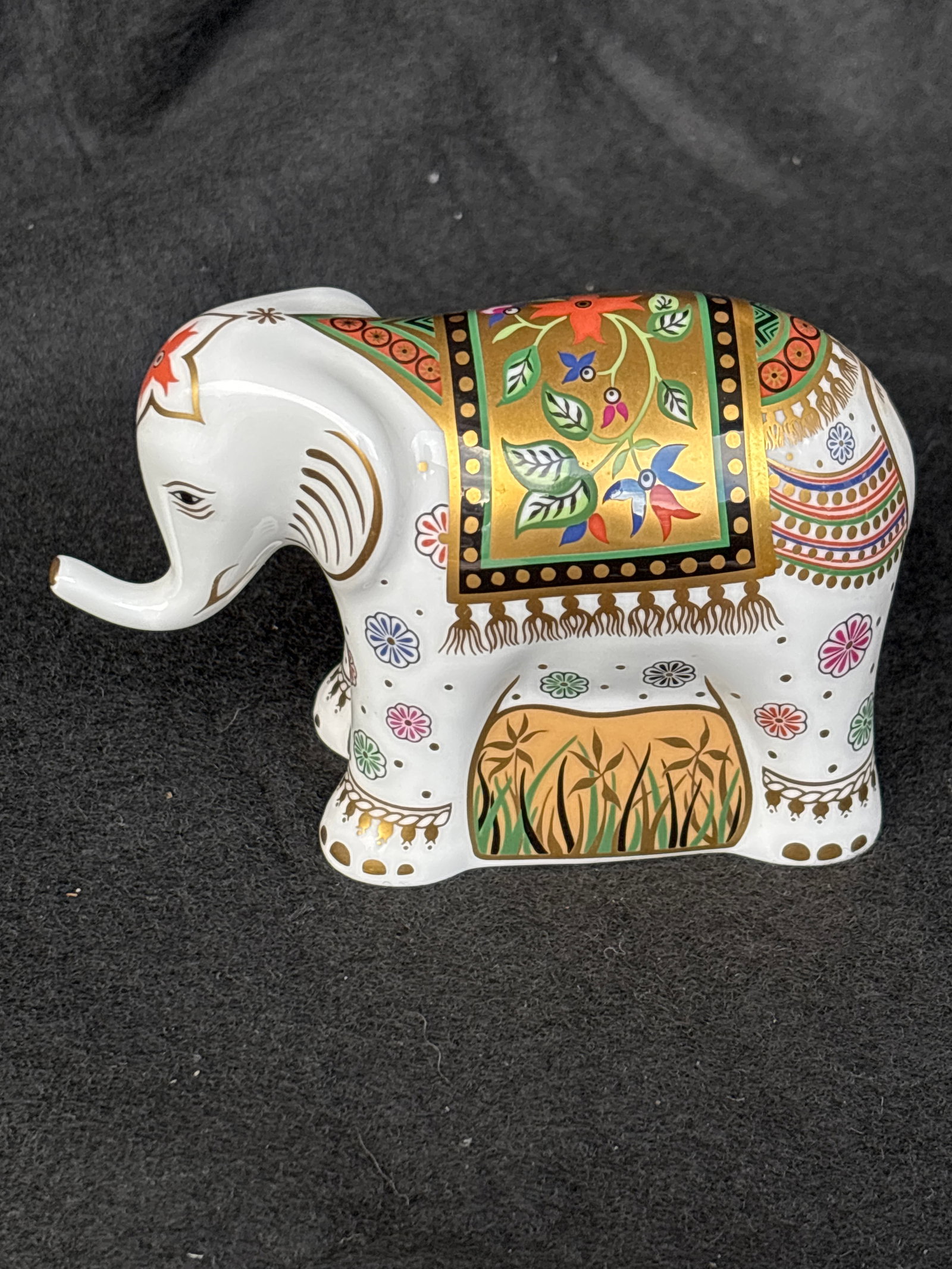 2005 Infant Indian Elephant Royal Crown Derby 4 inch paperweight: 2005 Infant Indian Elephant . Royal Crown Derby paperweight.Very good condition.