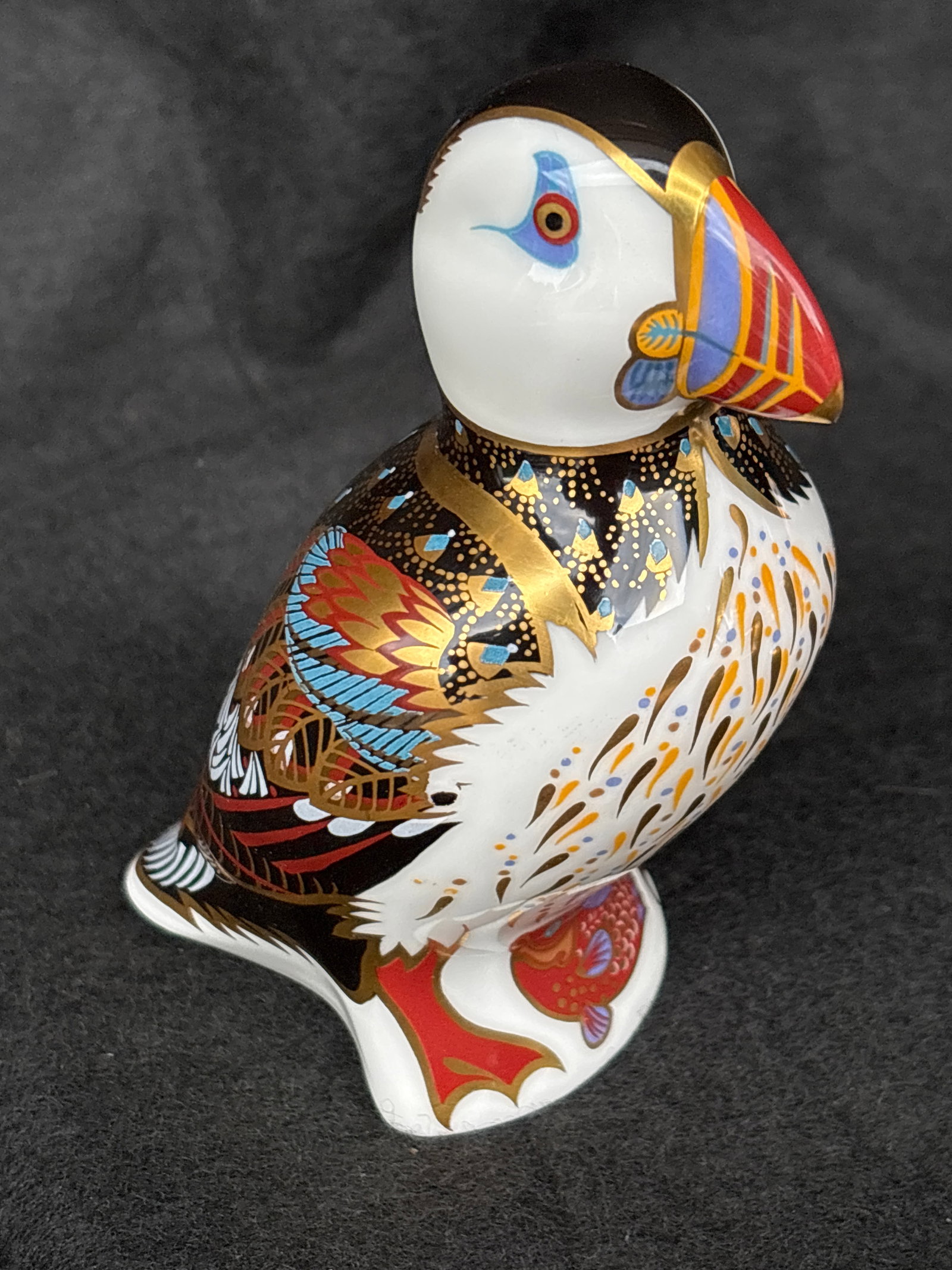 Puffin Royal Crown Derby 5 inch paperweight: Puffin Royal Crown Derby paperweight.Very good condition. No stopper.