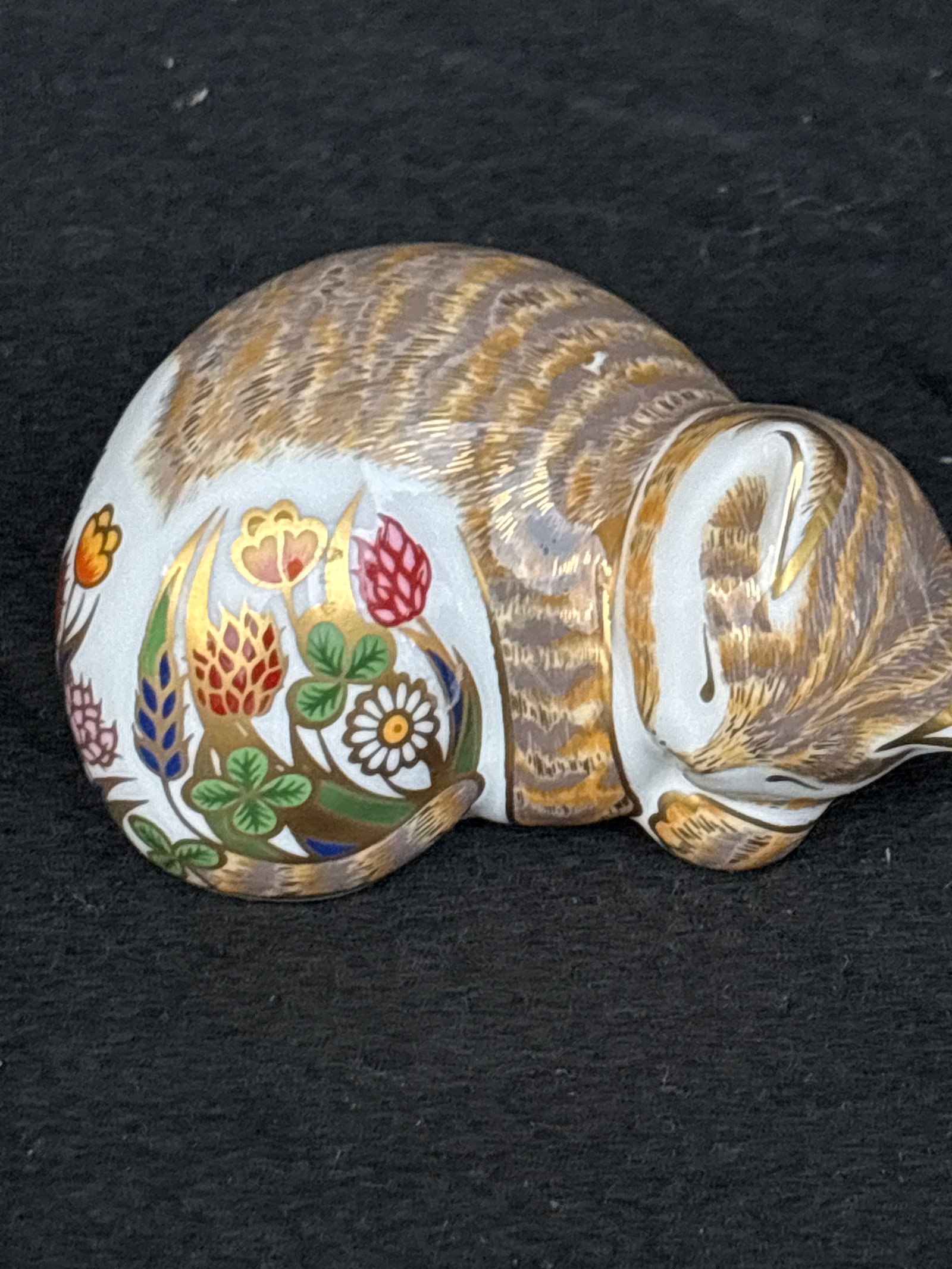 2001 Cottage Garden Kitten Royal Crown Derby 3 inch paperweight: Cottage Garden Kitten Royal Crown Derby paperweight.Very good condition