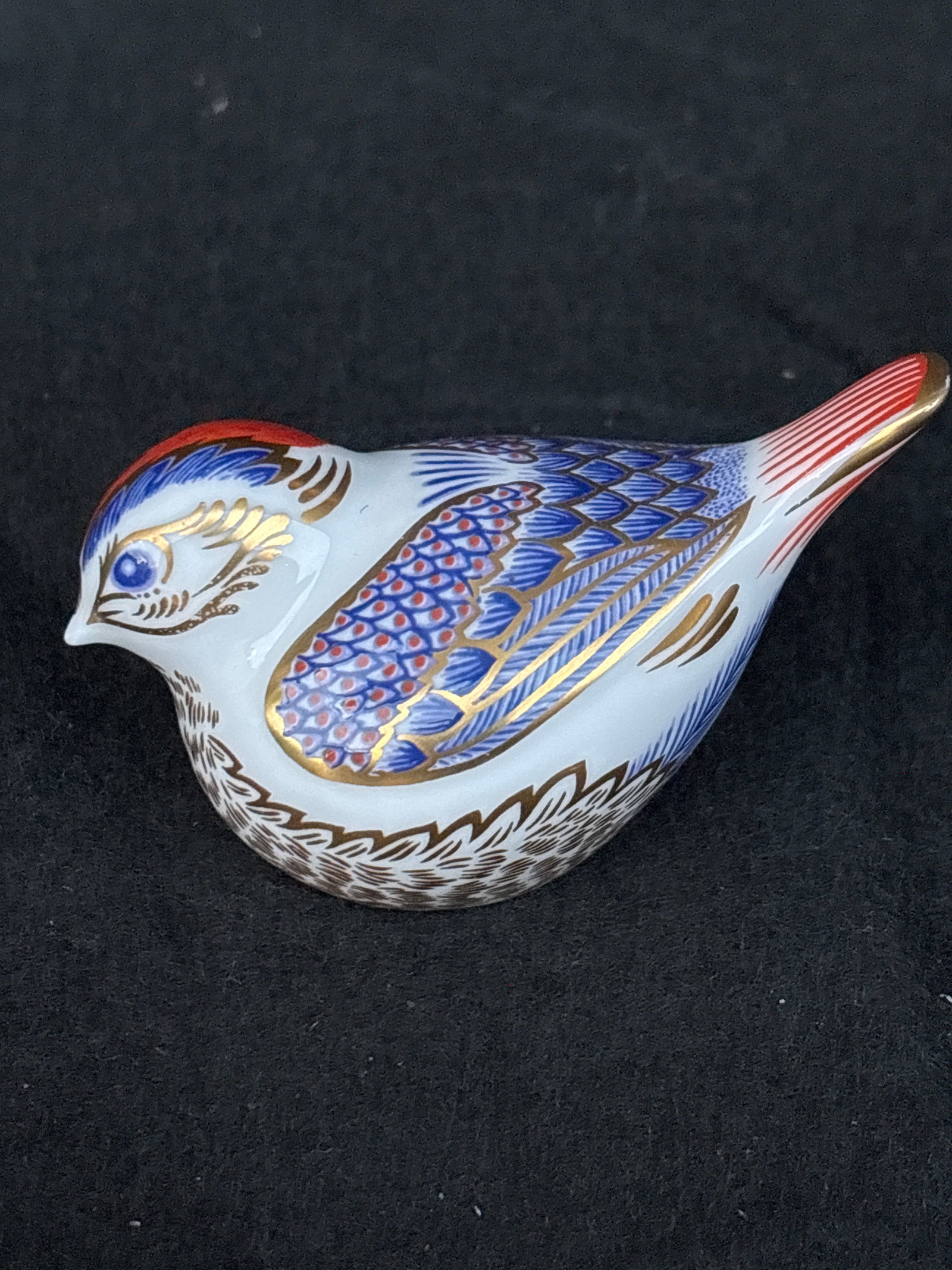 Goldcrest Royal Crown Derby 2&1/2 inch paperweight: Gold crest Royal Crown Derby paperweight.Very good condition