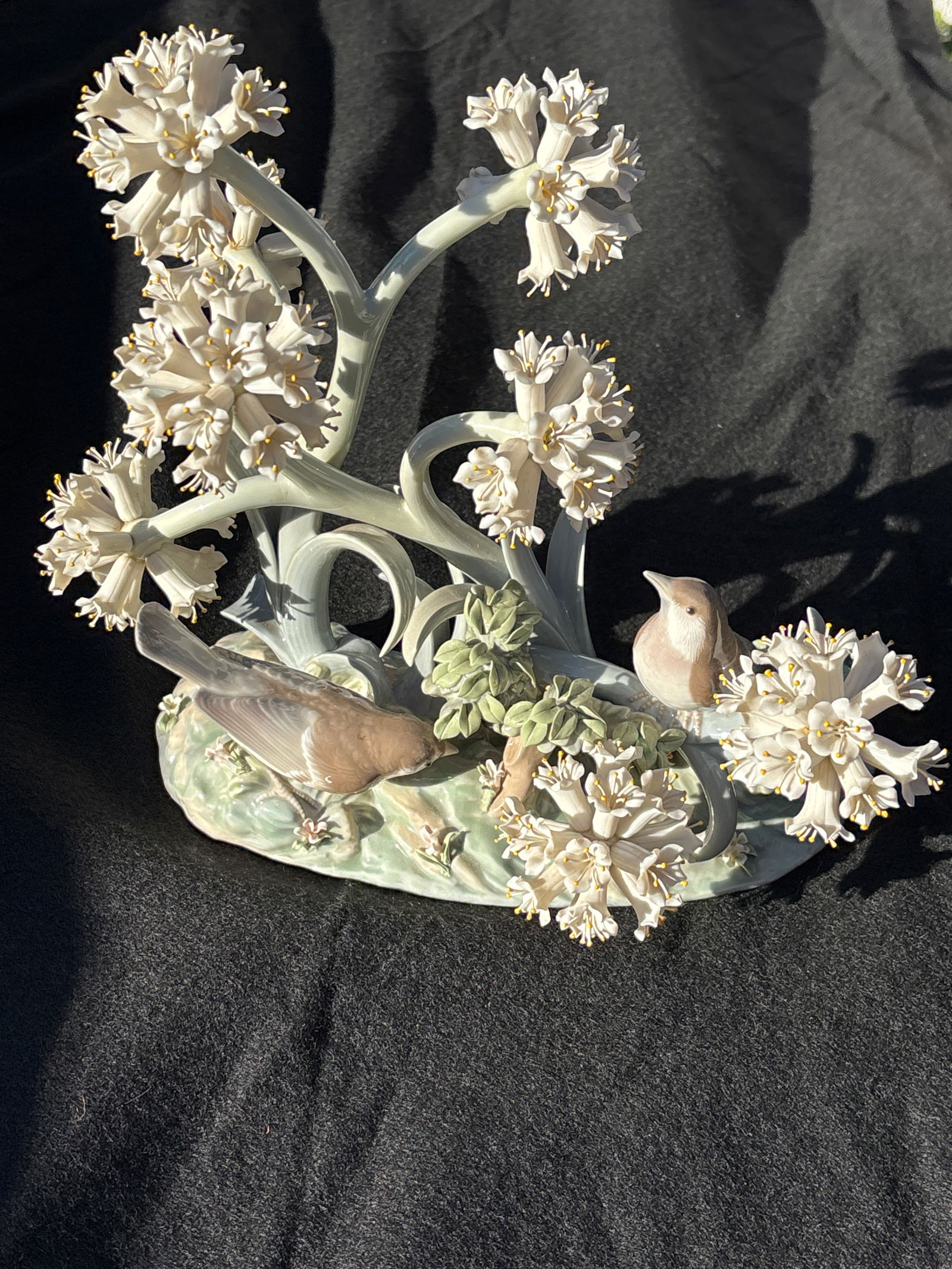 Amazing artist signed Lladro, Spanish porcelain ‘The Forest’ songbirds  statue, 9 inches tall (1 of 11)