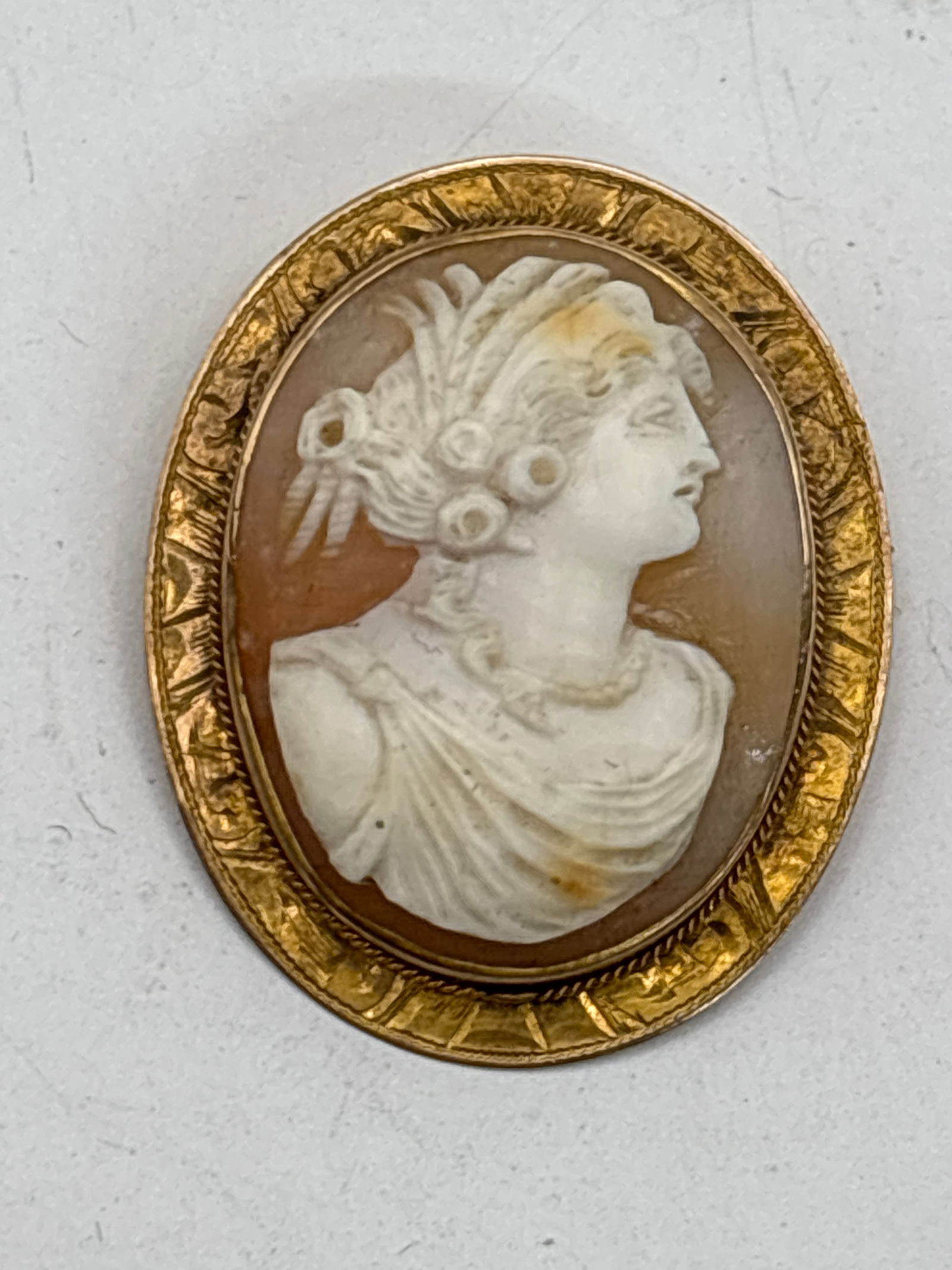 10 k yellow gold Vict/Art Deco shell carved woman’s portrait cameo 1&3/8inch brooch ; 6 (1 of 7)