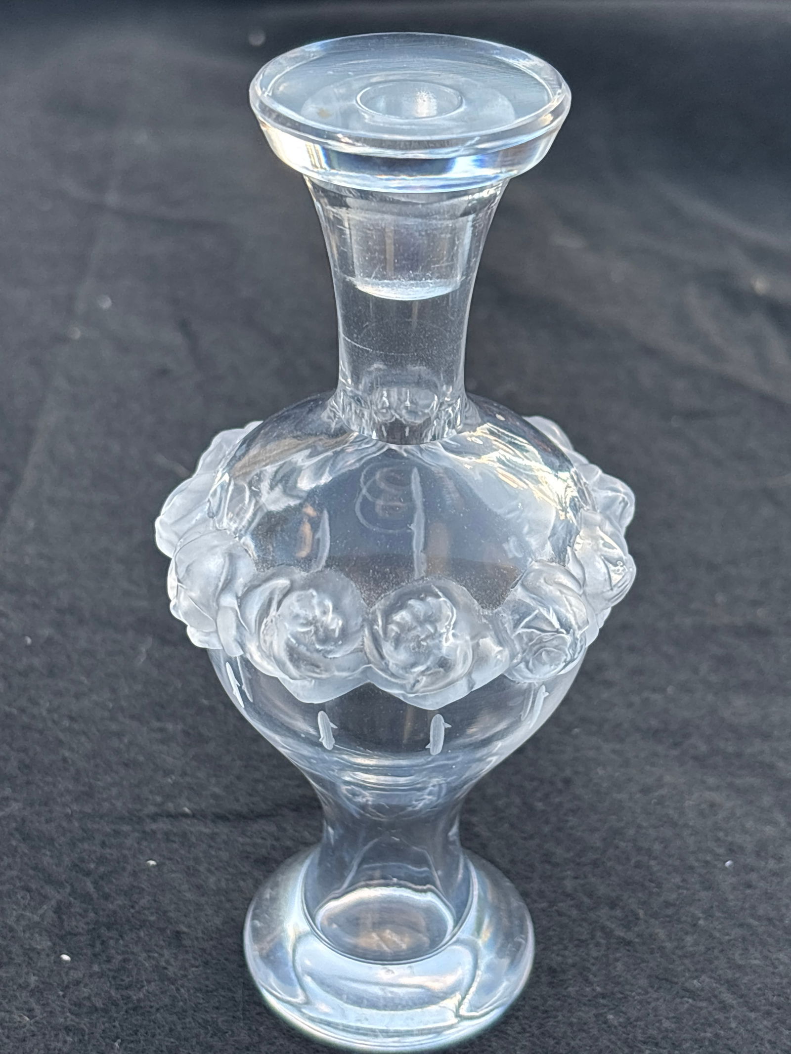 Original signed Lalique ‘Martinez’ Fine French crystal 6 inch perfume bottle (1 of 7)