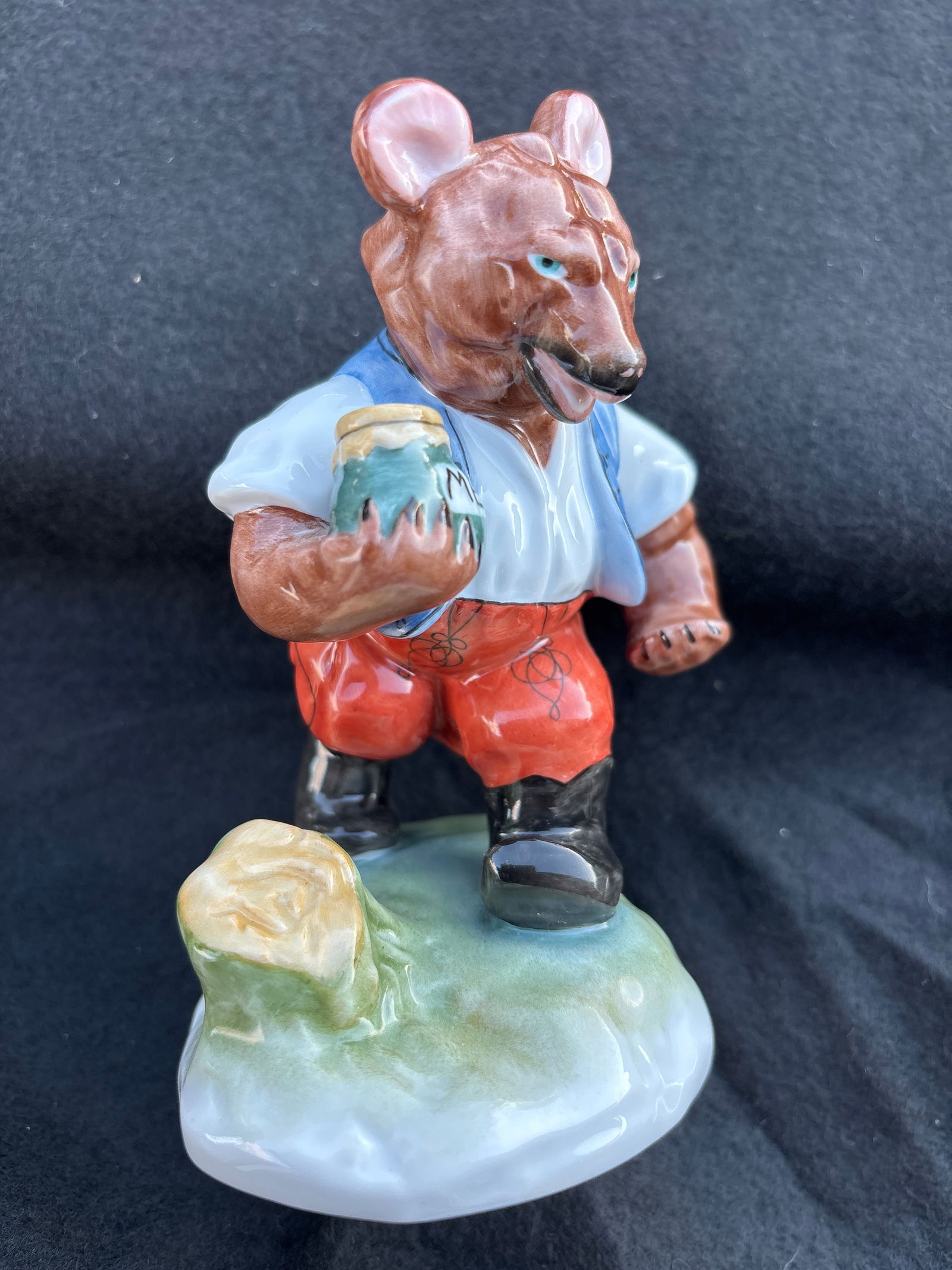 Vintage Herend bear with honey 5.5 inch statue (1 of 3)