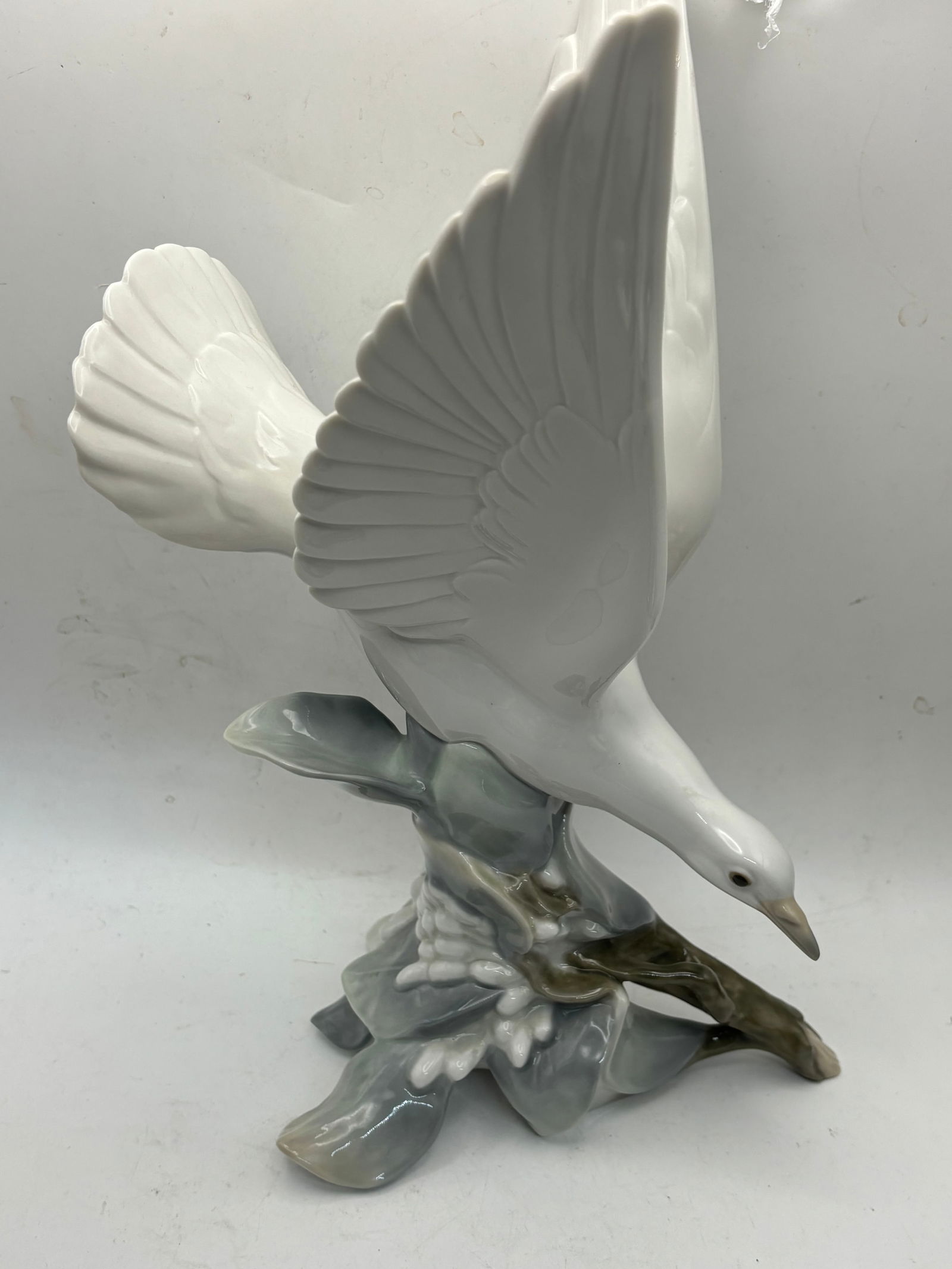 retired Lladro porcelain glossy finish  "Turtle Dove" 11inch  figurine (model #4550) (1 of 5)
