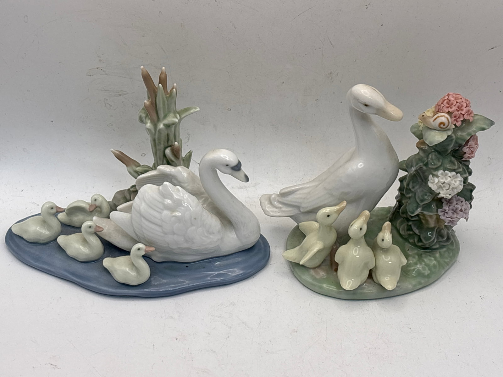 2Lladro ‘Follow Me’ (5722) 6 inch & ‘How do you do?’ Statues: 2Lladro ‘Follow Me’ (5722) 6 inch & ‘How do you do?’ Statues. No box. Very good condition. No chips, cracks, etc.