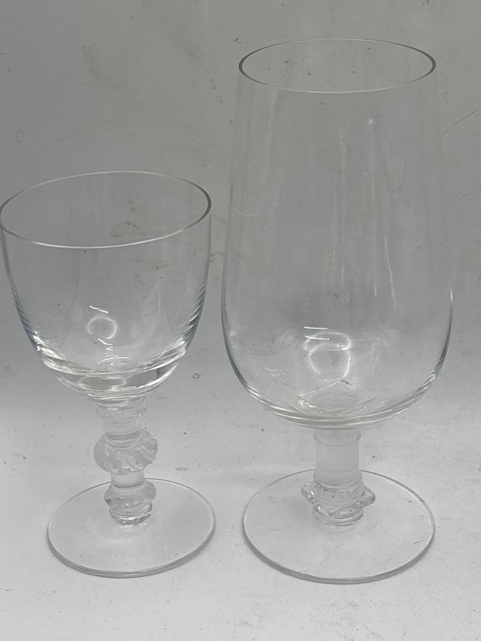 Lalique 100 Points wine tasting 6&1/2 inch & a Saint Hubert glass: Lalique 100 Points wine tasting 6&1/2 inch glass. This collection is a collaboration with internationally renowned wine critic James Suckling. And a Lalique "Saint Hubert" crystal water goblet 4&3/4Ve