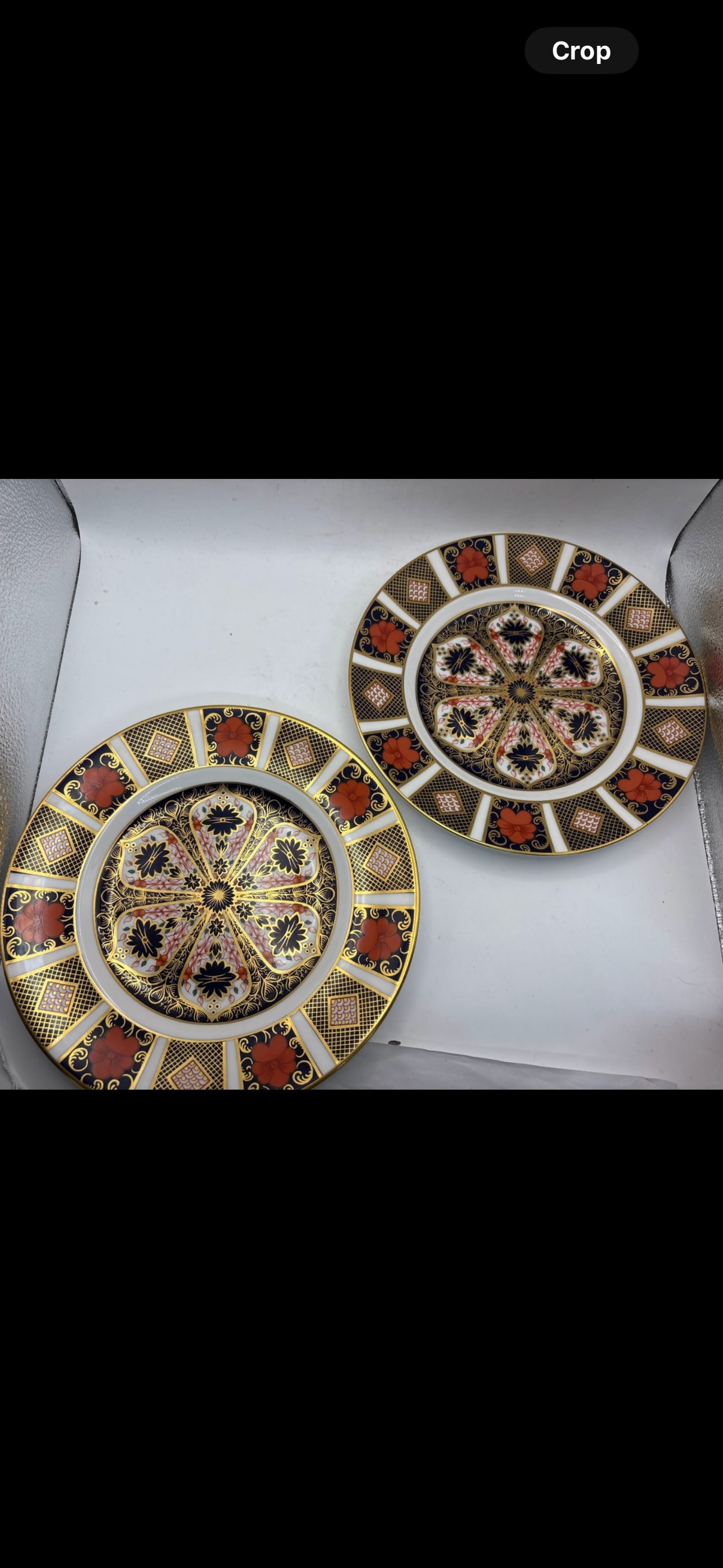 Pair of Imari 1128 pattern Royal Crown Derby 8&1/2 inch plates: Pair of Imari 1128 pattern Royal Crown Derby 8&1/2 inch plates. Great colors and wonderful gold accents. Very good condition. No damage.good condition.