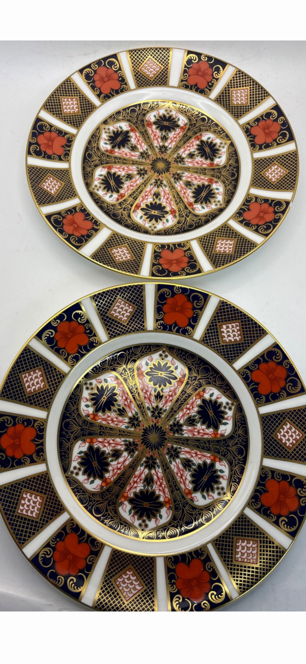 Two Imari 1128 pattern Royal Crown Derby 8&1/2 inch plates; 1 chip (1 of 6)