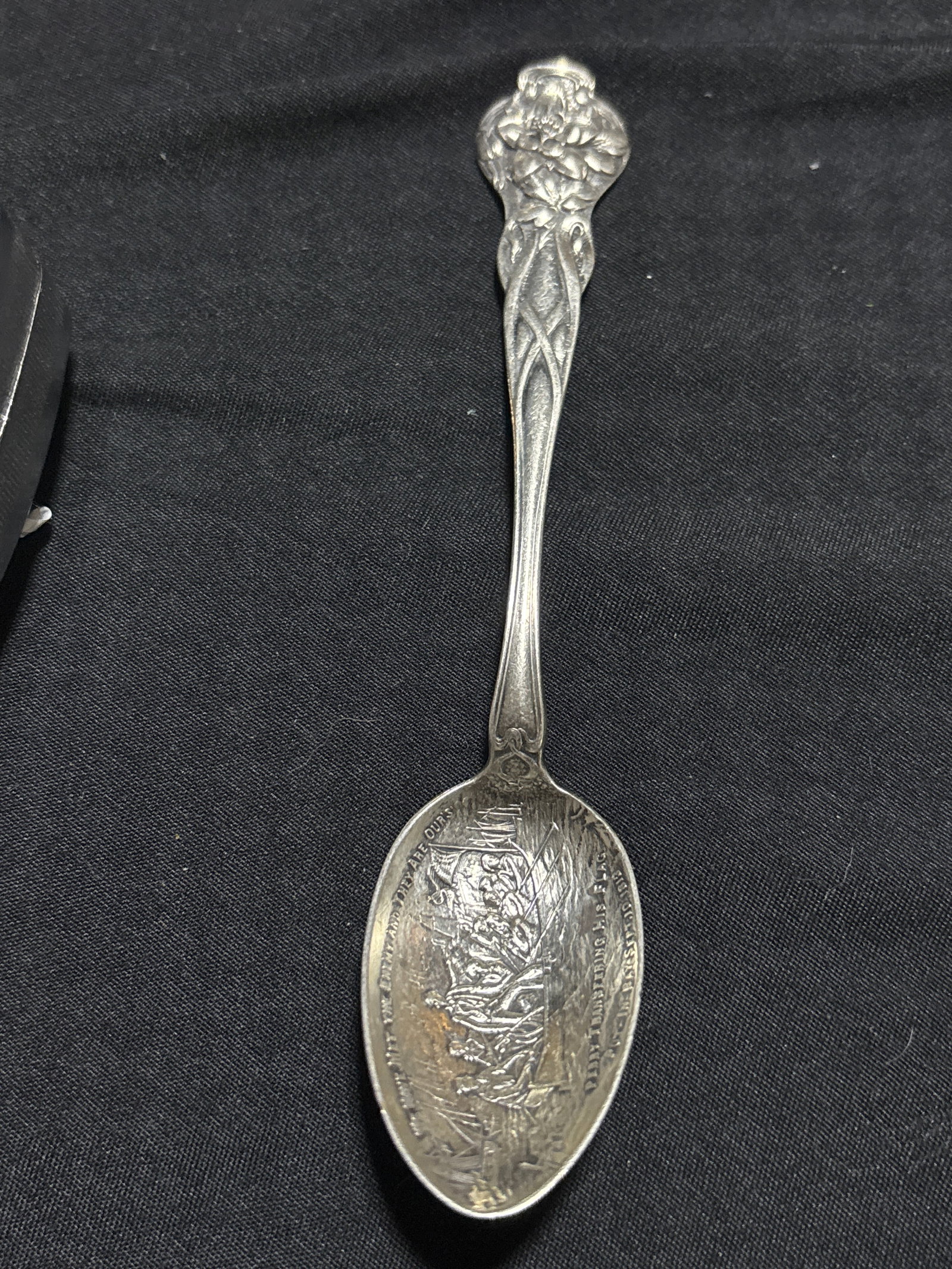 War of 1812 commemorative ‘Perry Transferring his flag’5&1/4 inch spoon; 18 grams: ‘Perry Transferring his flag’5&1/4 inch spoon; 18 grams.No pitting, breaks, etc. but light tarnish.