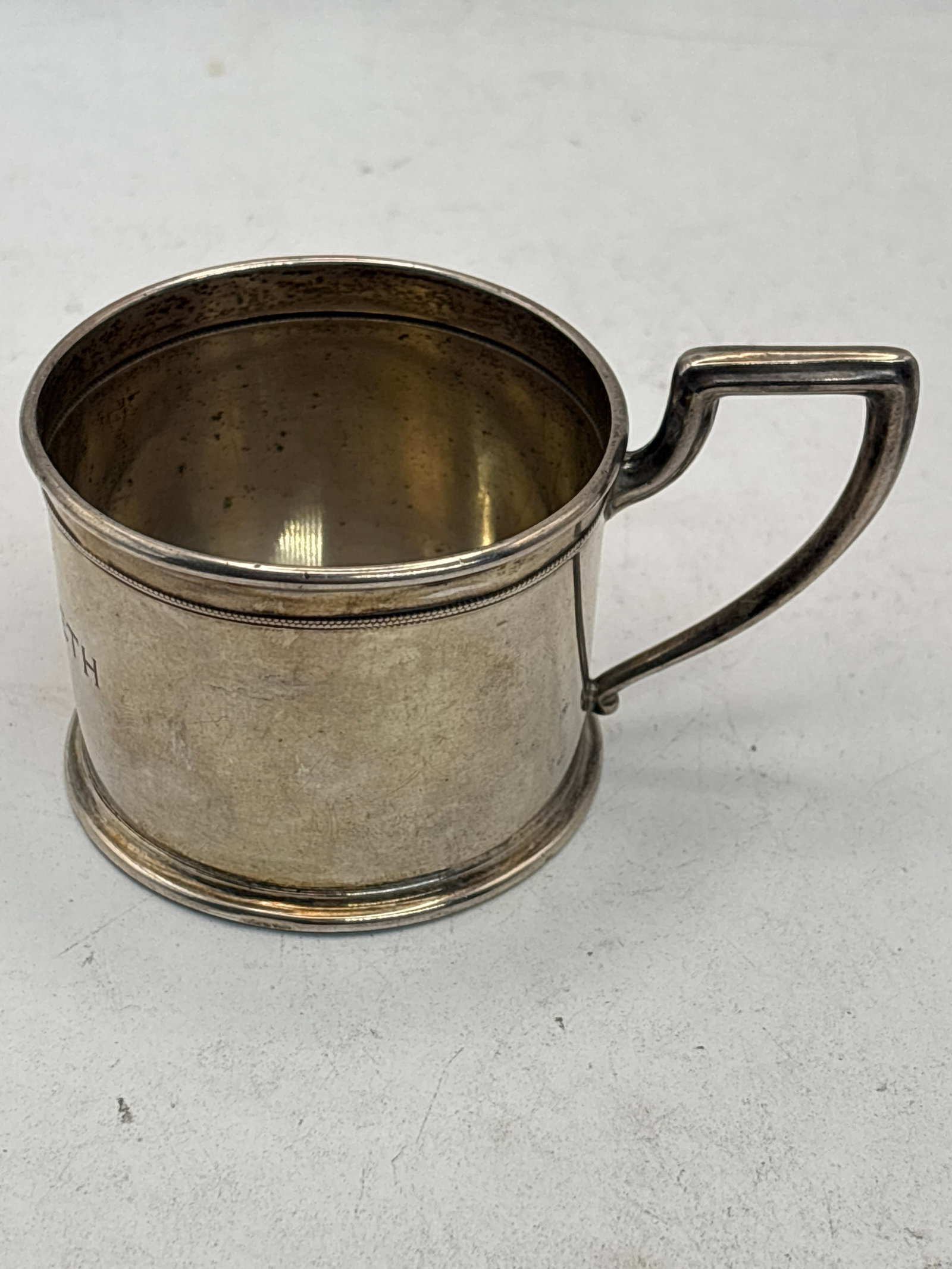 Mid century sterling silver 1&1/2x2&1/2 in cup; 36 grams, Elizabeth: Mid century sterling silver 1&1/2x2&1/2 inch cup (3&1/2 including handle ); 36 grams, Elizabeth Inscription. Good condition