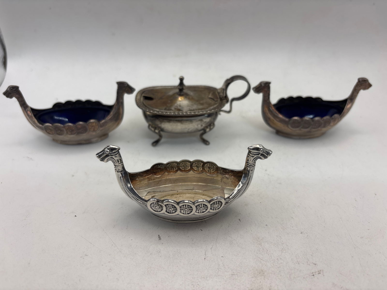 Three Sweden Sterling ship form salts & an .800 silver pot; 90grams: Three Sweden Sterling ship form salts & an .800 silver pot; 90grams. Weight only for Sterling, not two cobalt glass inserts. Good condition