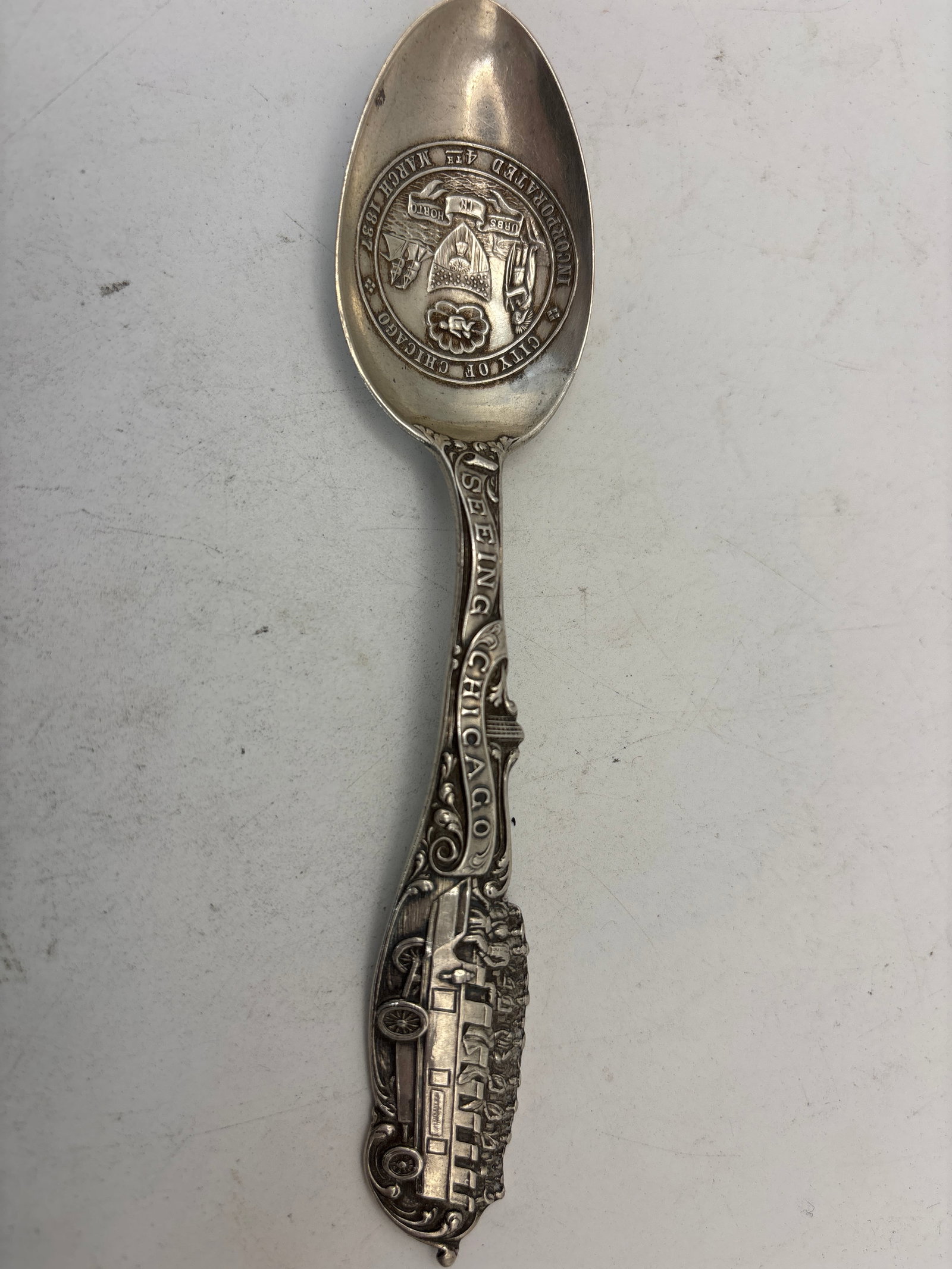 Rare 19th C. Chicago sight seeing tour sterling silver 5&5/8 inch spoon;24 grams: Rare 19th C. Chicago sight seeing tour sterling silver 5&5/8 inch spoon;24 grams. The handle features an embossed scene of an early sight-seeing wagon filled with peopleGood condition
