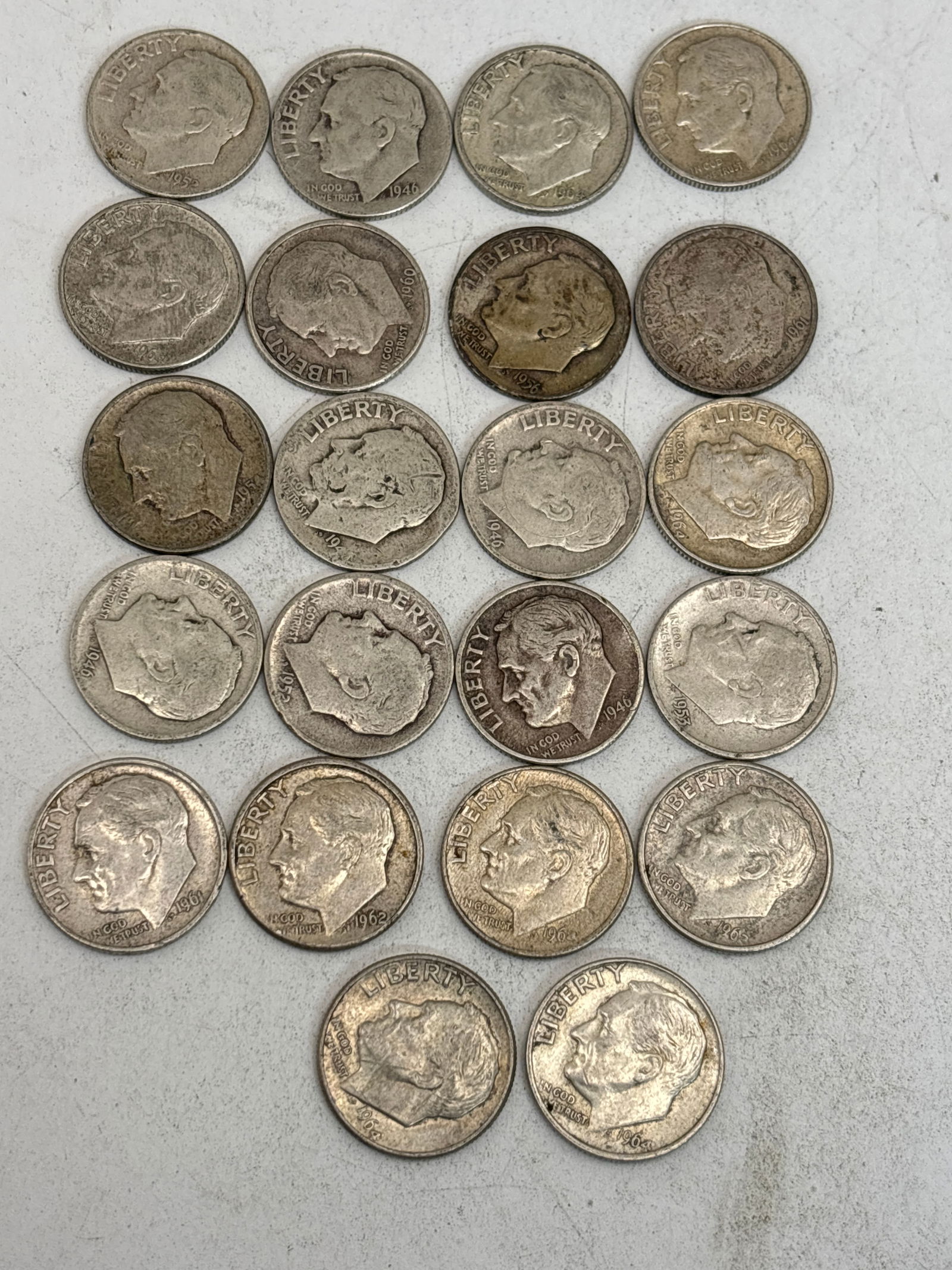 Twenty-two Roosevelt silver 2964 & earlier  dimes, assorted dates and condition (1 of 5)