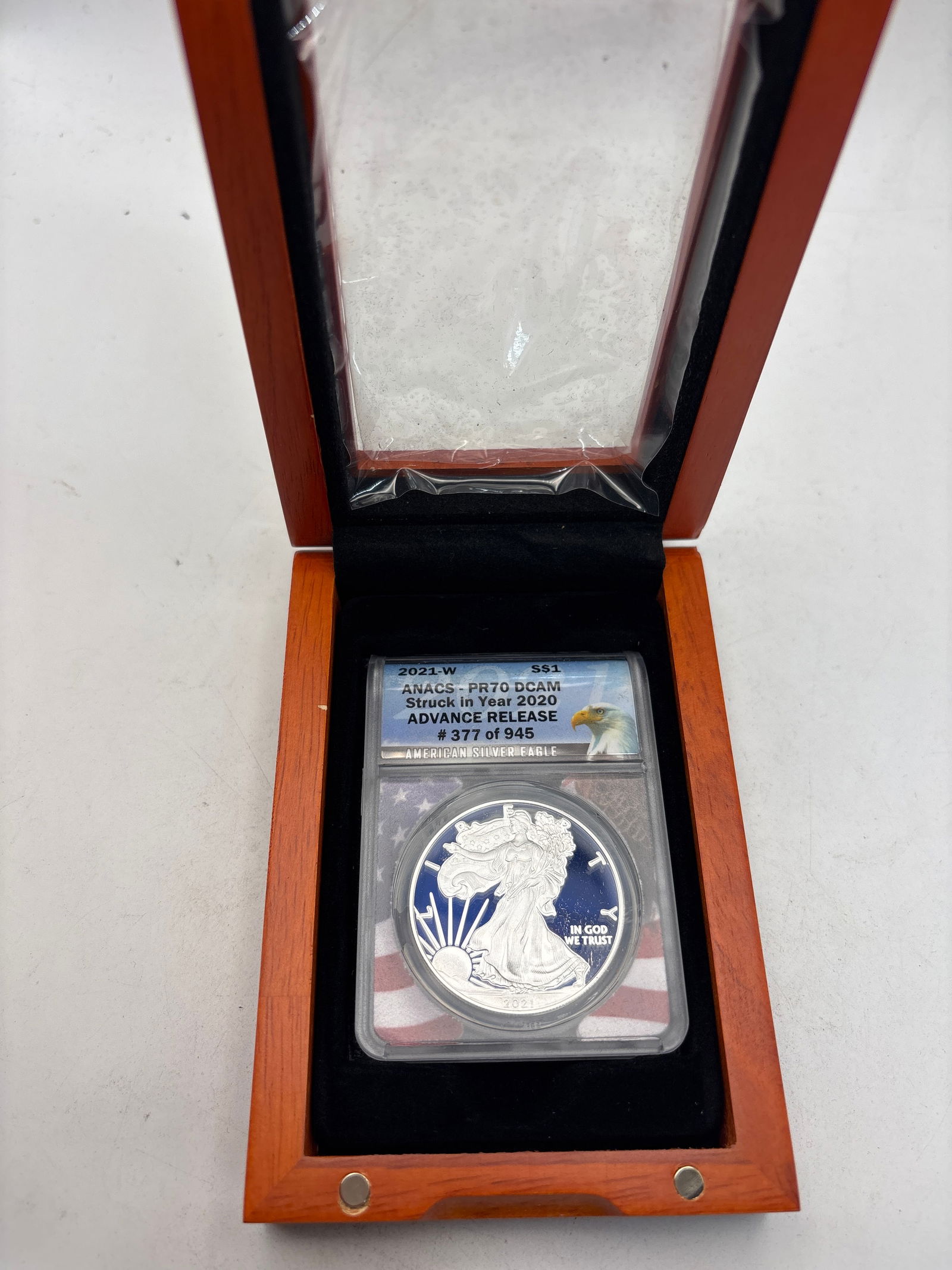 2021 Silver Eagle one ounce fine silver Walking Liberty $1.: 2021 Silver Eagle one ounce fine silver Walking Liberty $1. Original wooden case. UncirculatedCondition