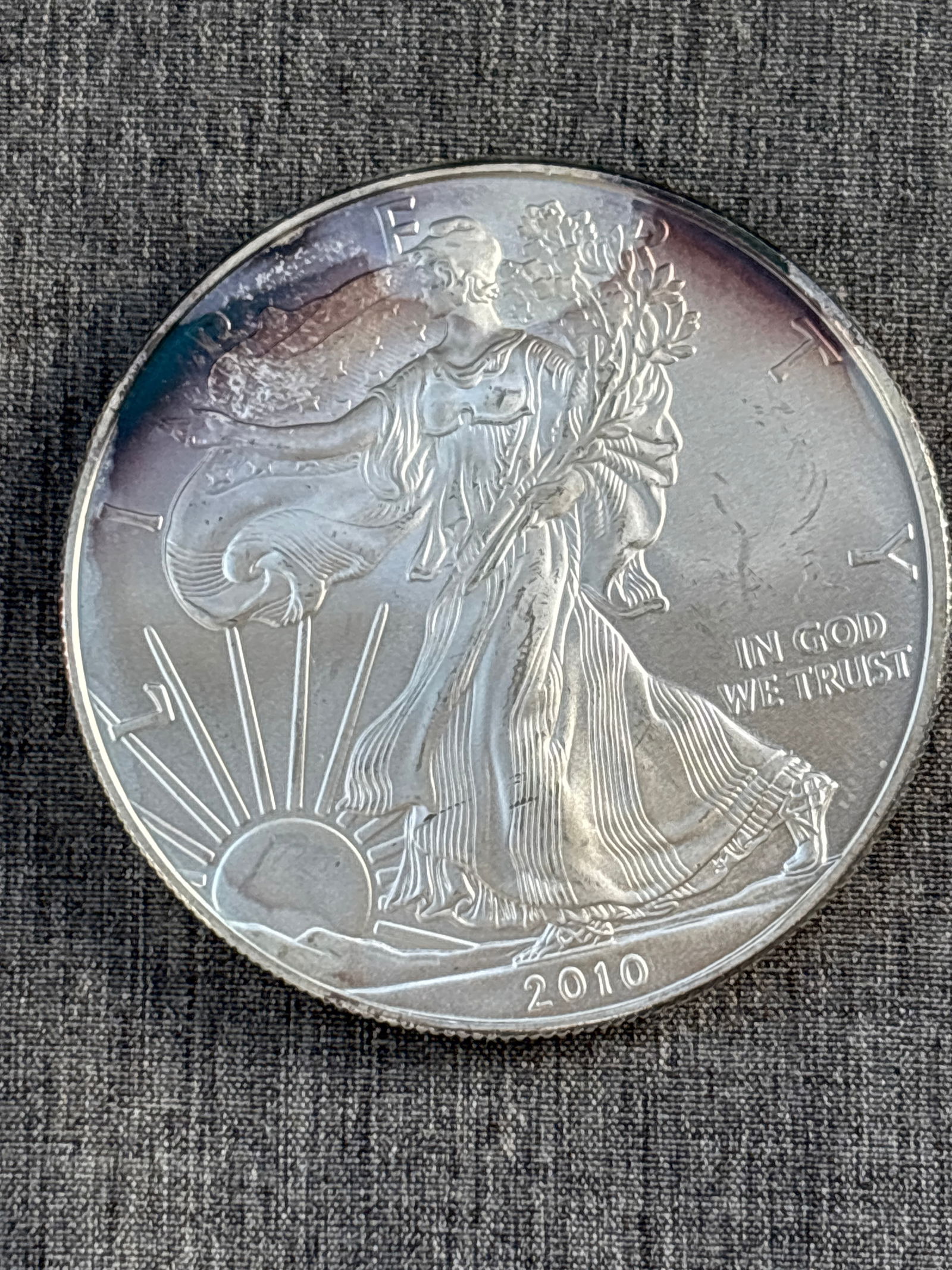 2010 Silver Eagle one ounce bullion .999 fine silver $1 coin (1 of 6)