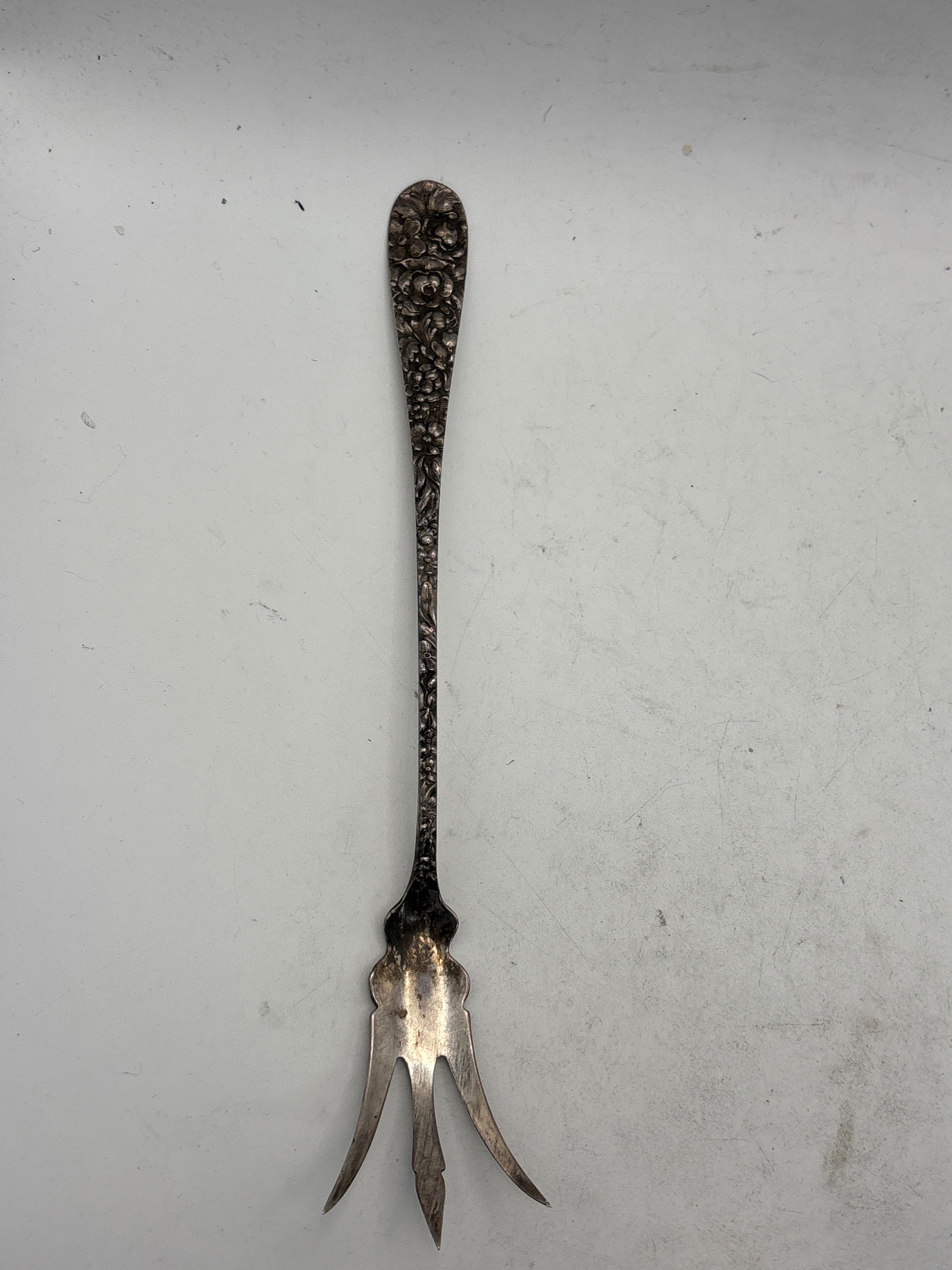 Stieff Rose 9&1/4 inch sterling silver lettuce serving fork; 42 grams (1 of 8)