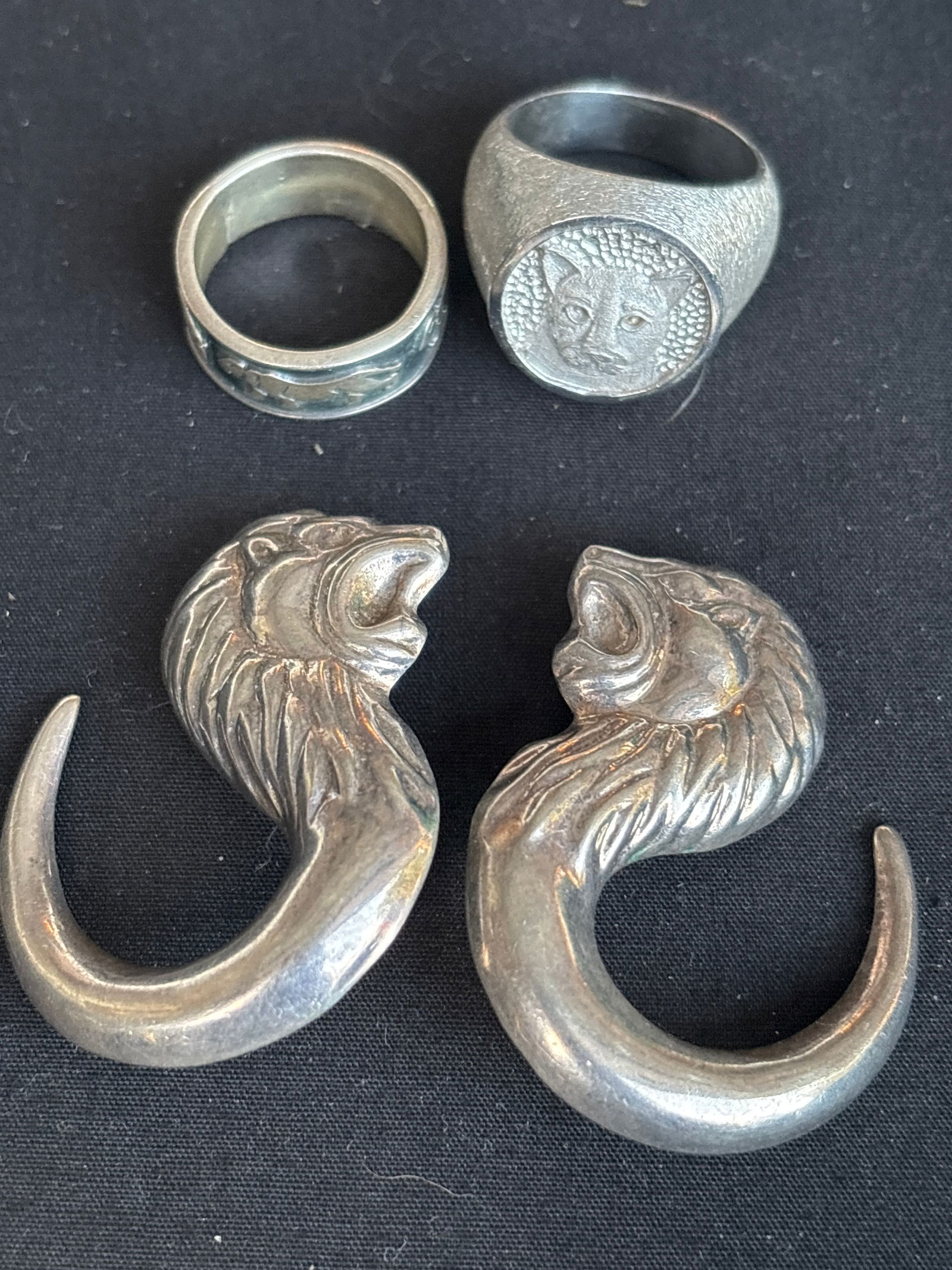 Two panther rings & pair Lion form sterling silver earrings ; 47 grams (1 of 9)