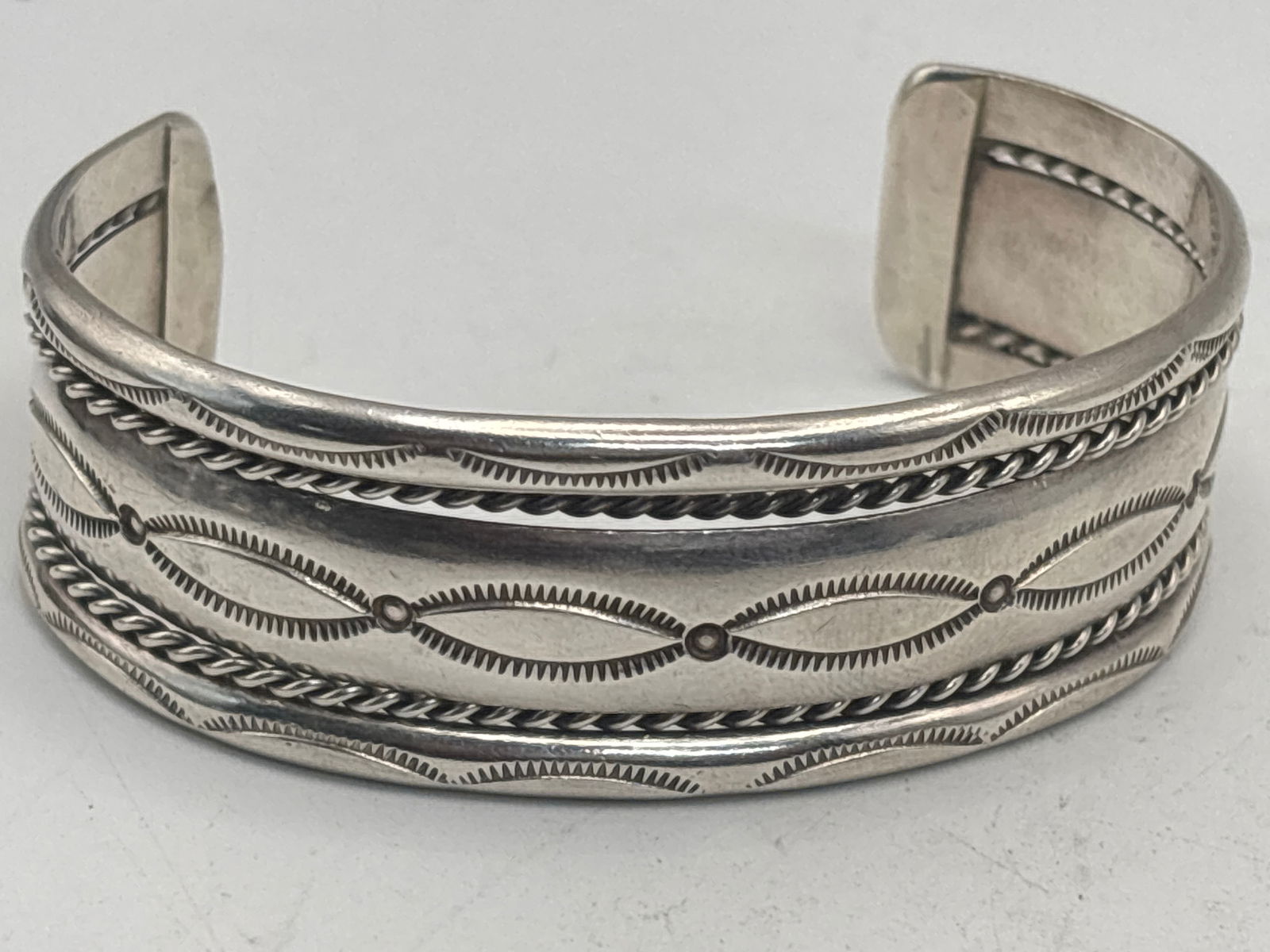 Tahe Navajo Native American design sterling silver cuff bracelet ; 41 grams (1 of 8)
