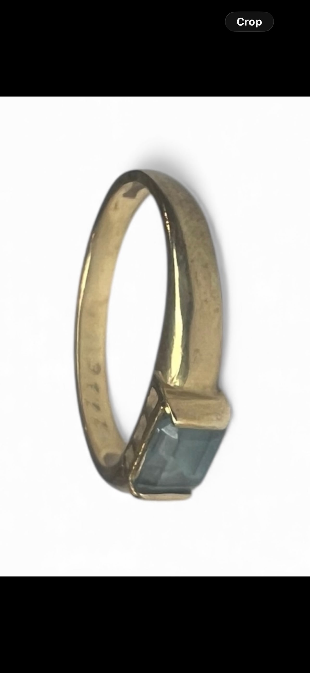 English 9ct (9k) gold blue topaz set dress ring; 1.5 grams (1 of 8)