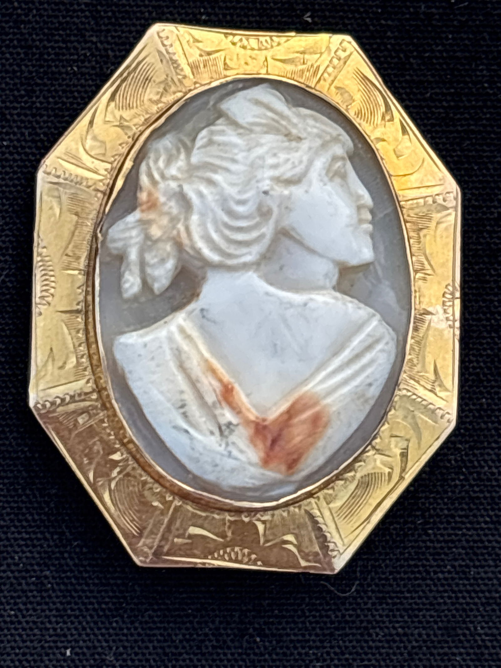 10 k gold Vict/Art Deco shell carved woman’s portrait cameo brooch pin.4 grams (1 of 8)