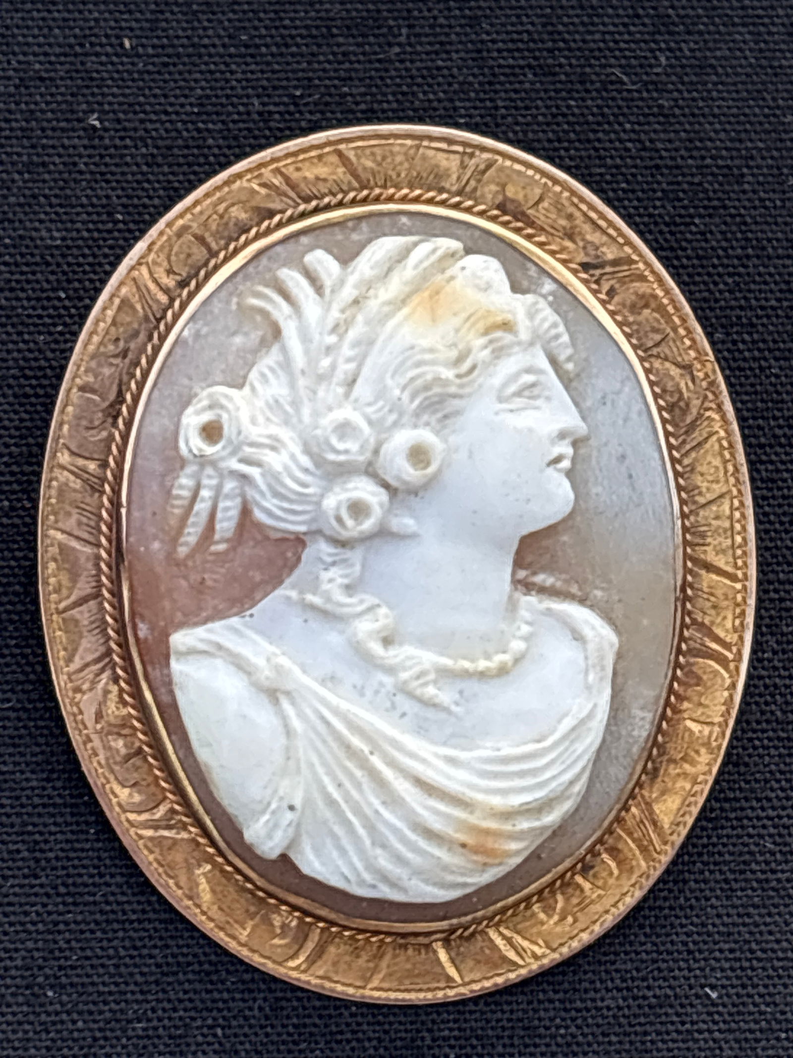 10 k gold Vict/Art Deco shell carved woman’s portrait cameo brooch pin.6 grams (1 of 8)