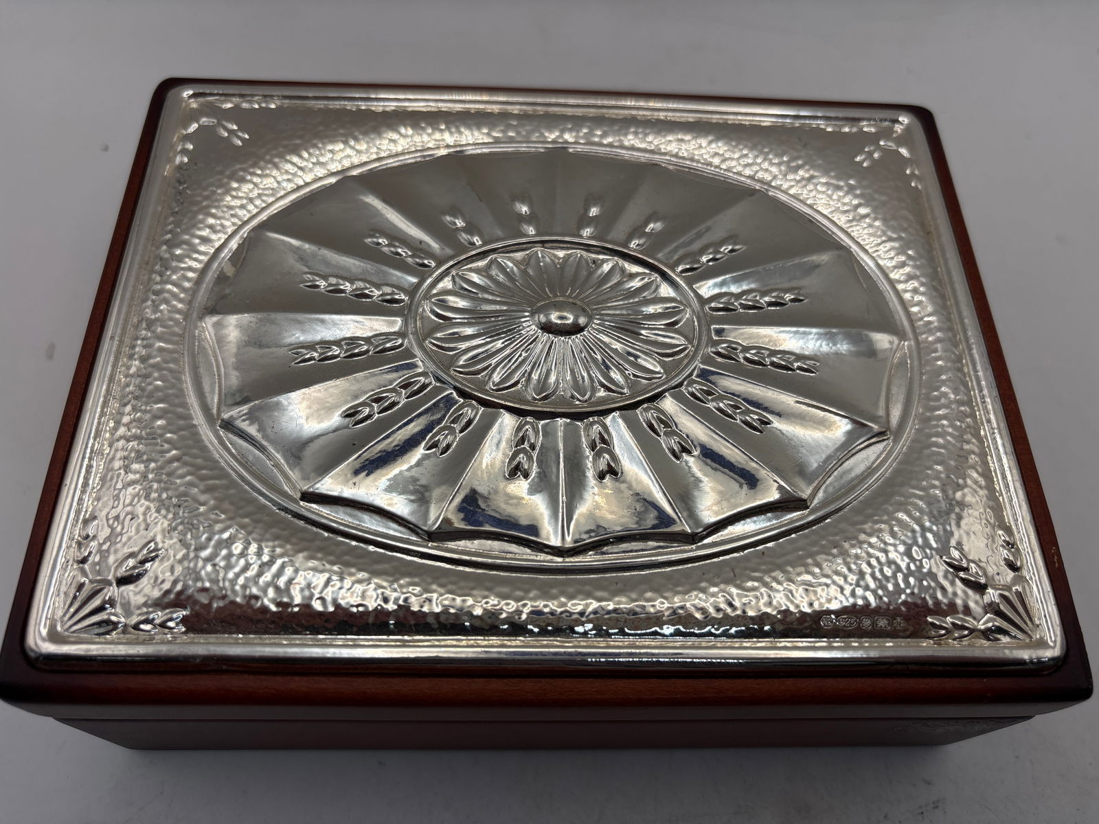 sterling silver 925 hallmarked hinged lifted wooden dresser box (1 of 9)