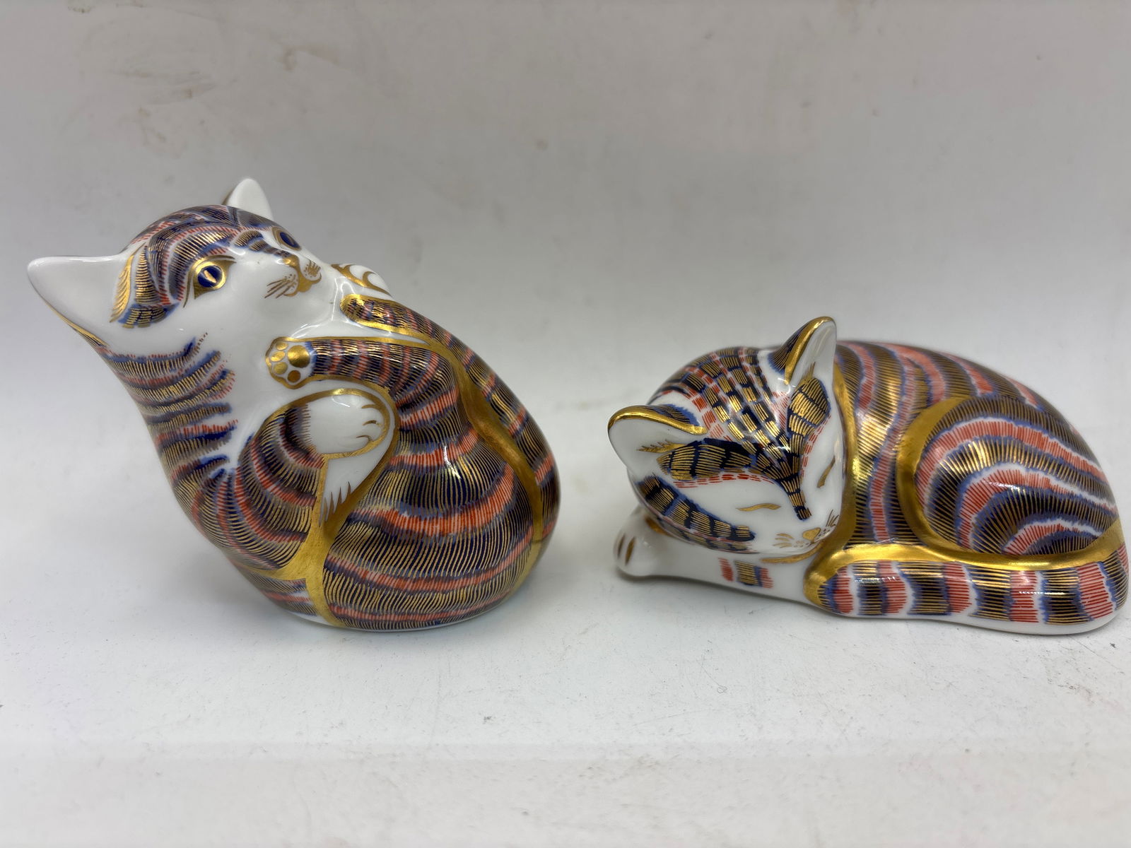 Two Imari kittens Royal Crown Derby bone china 3&1/4 inch paperweights (1 of 6)