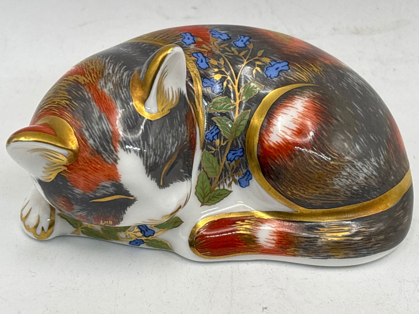 Collectors’ Guild catnip kitten Royal Crown Derby bone china 3&1/4 inch paperweight (1 of 7)