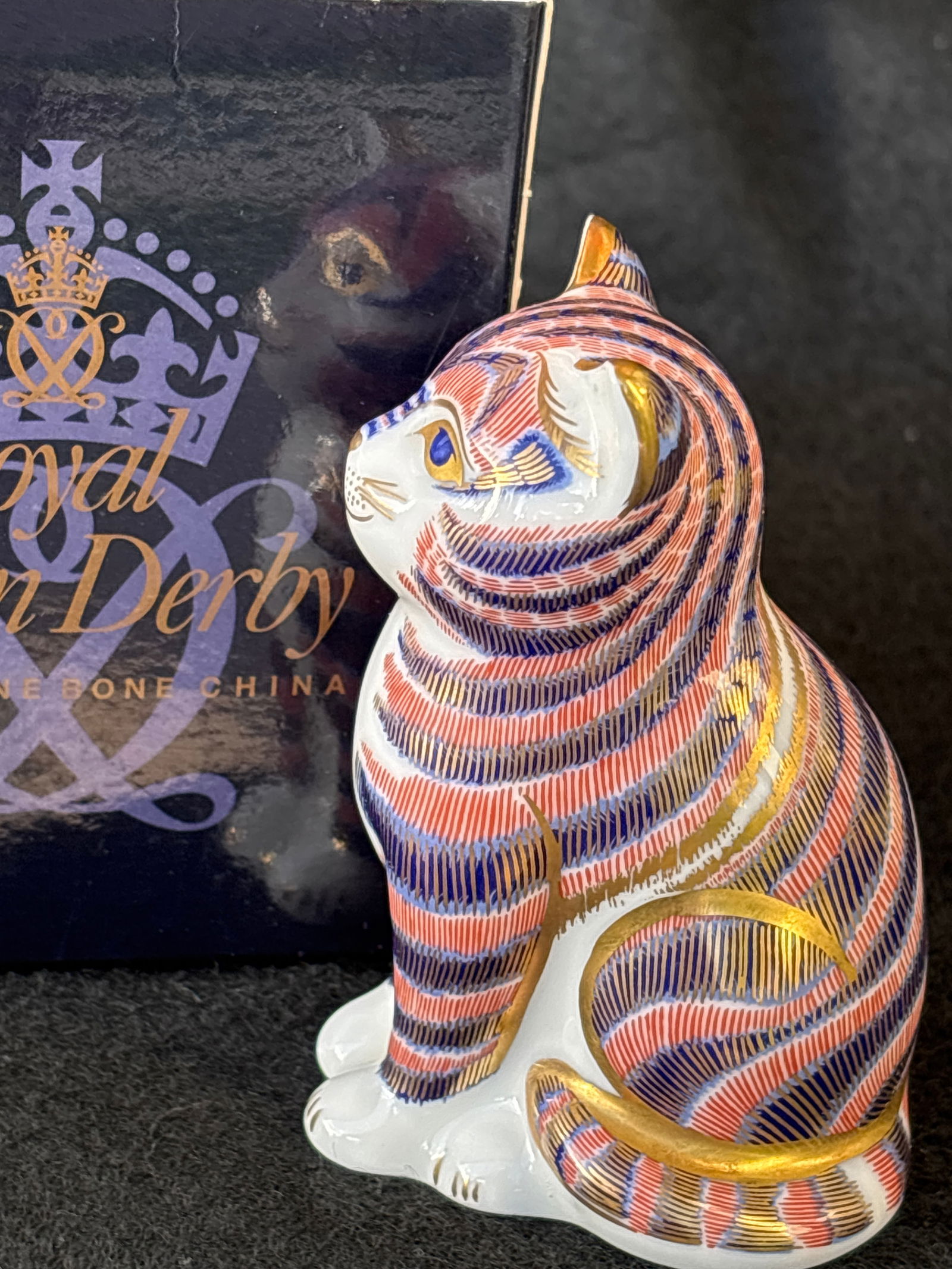 Imari Sitting Kitten Royal Crown Derby England 3&1/4 inch paperweight (1 of 6)