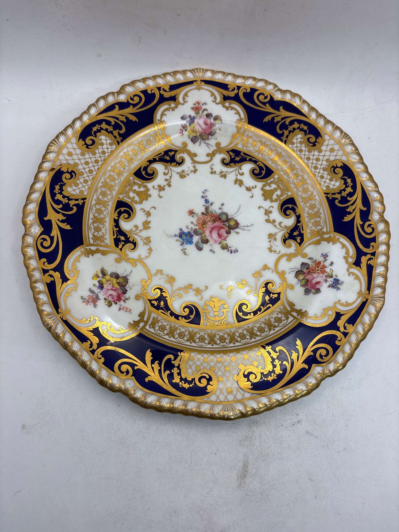 Antique 1905 V dated Royal Crown Derby 9 inch plate (1 of 8)