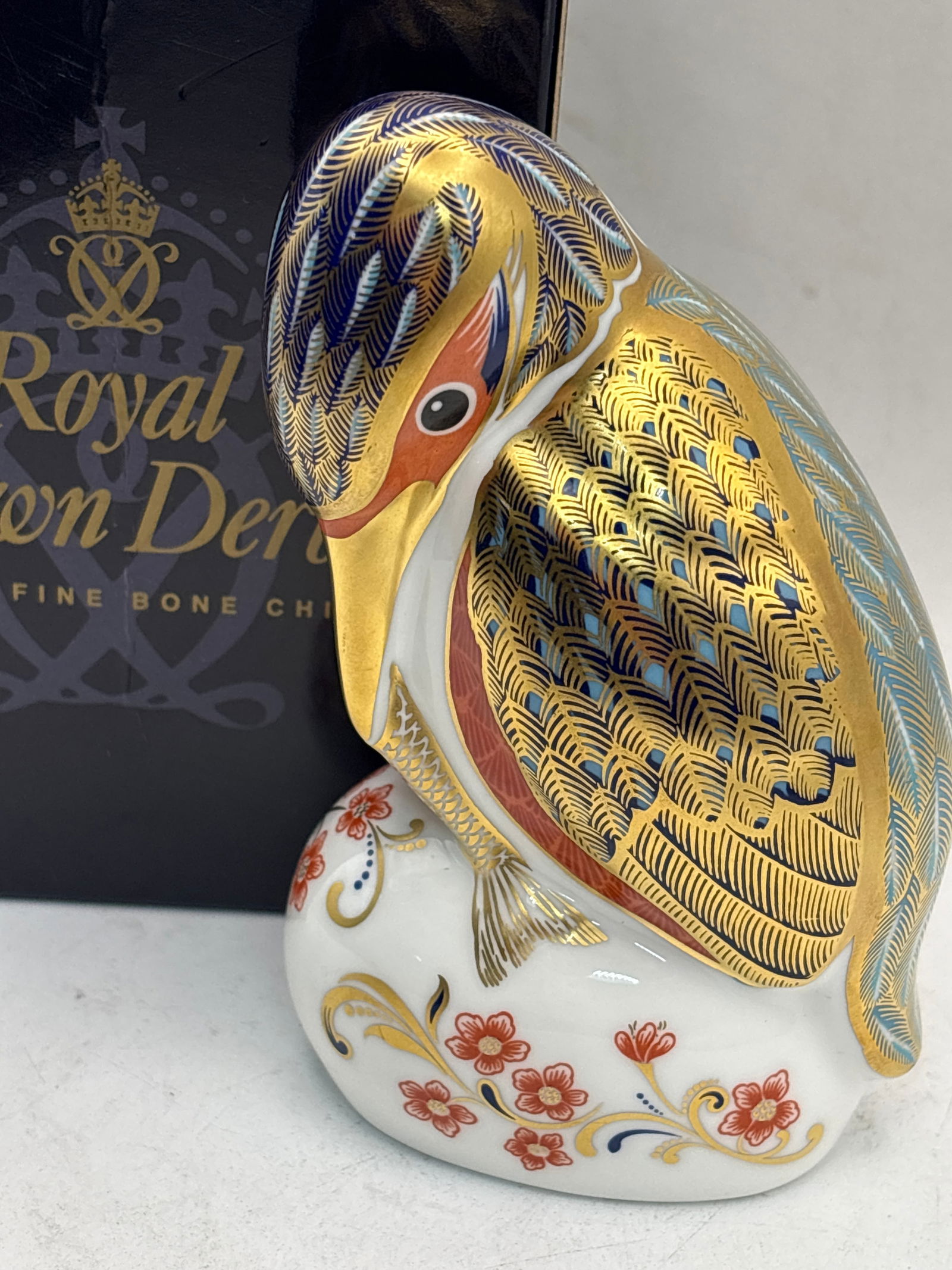 Imari kingfisher Royal Crown Derby Bone china 4&1/2 inch paperweight: With box and gold stopper.Royal Crown Derby Imari Kingfisher bone china paperweight. It features the traditional Imari pattern with cobalt blue, rust red, and rich hand-applied 22k or 24k gold gilding