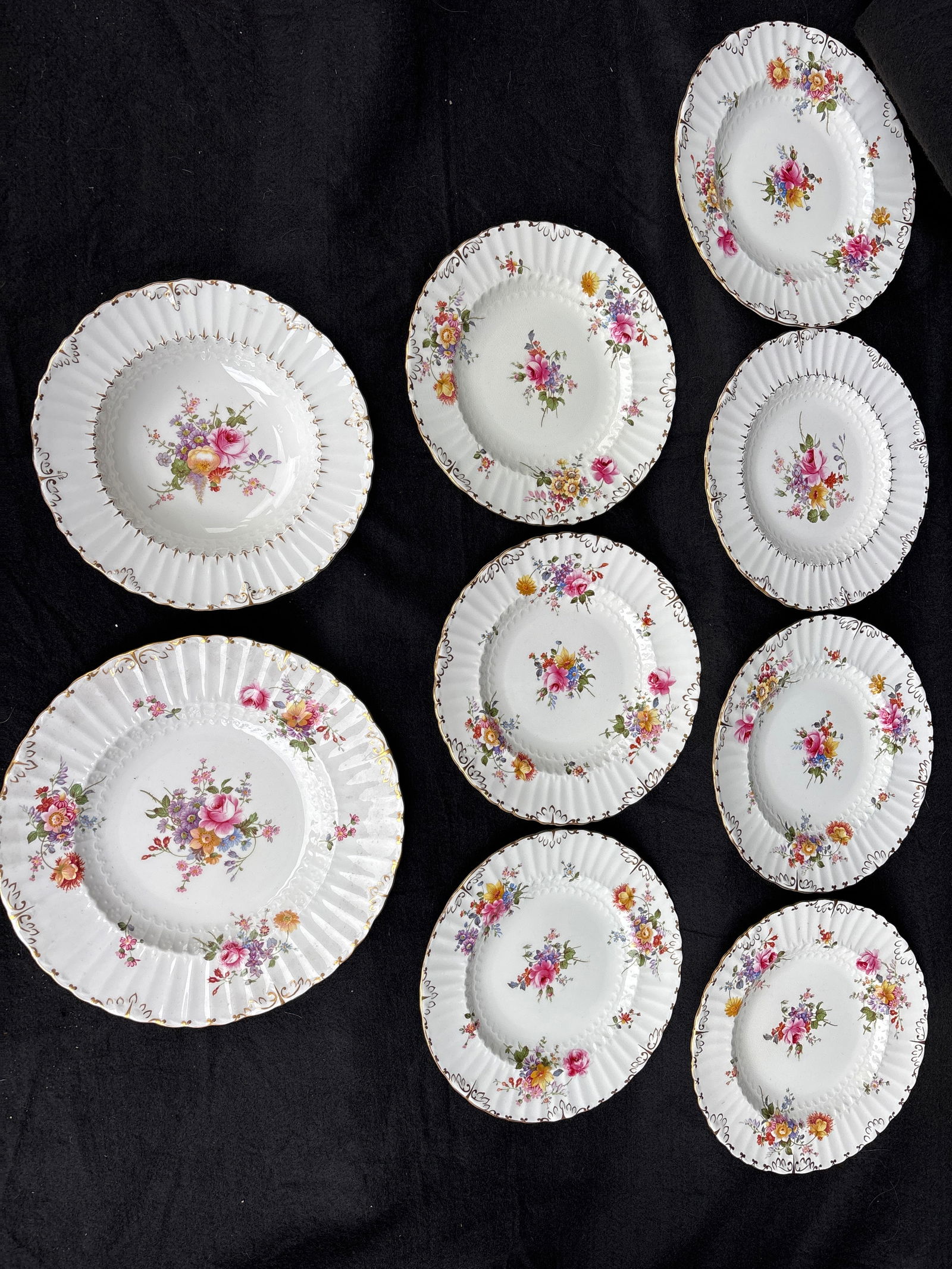 Group of Nine Mid century Royal Crown Derby ‘Derby Posie’pattern (1 of 7)