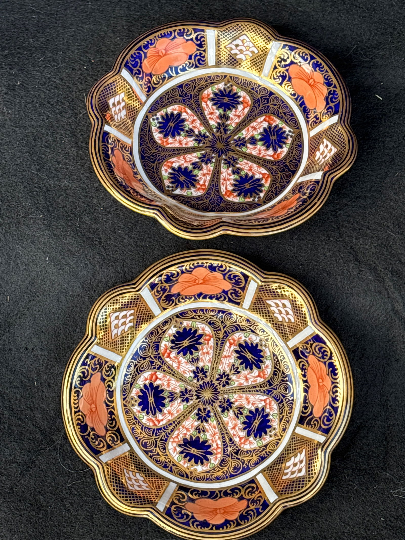 Royal Crown Derby Old Imari #1128 pattern 5&1/2 inch small bowl/dishes (1 of 8)