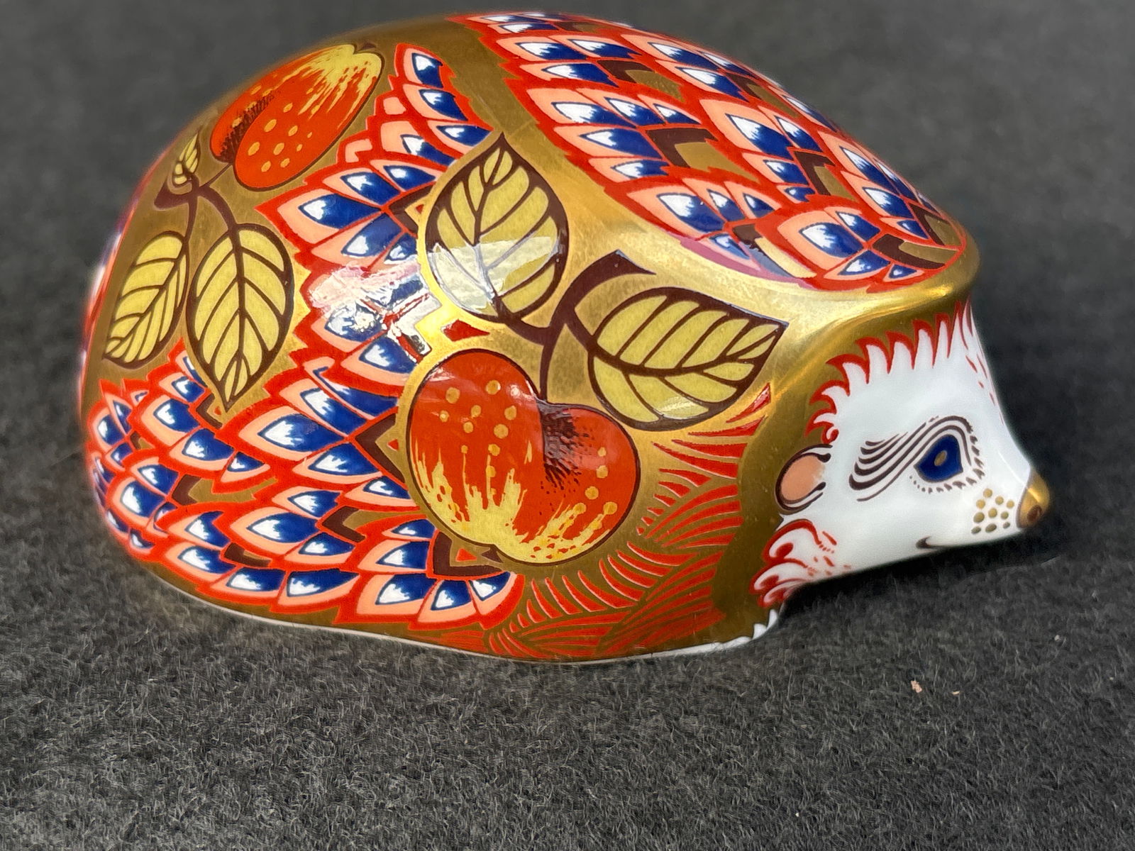 Exclusive 1999 Collectors Guild Orchard Hedgehog Royal Crown Derby 3&1/2 inch paperweight (1 of 7)
