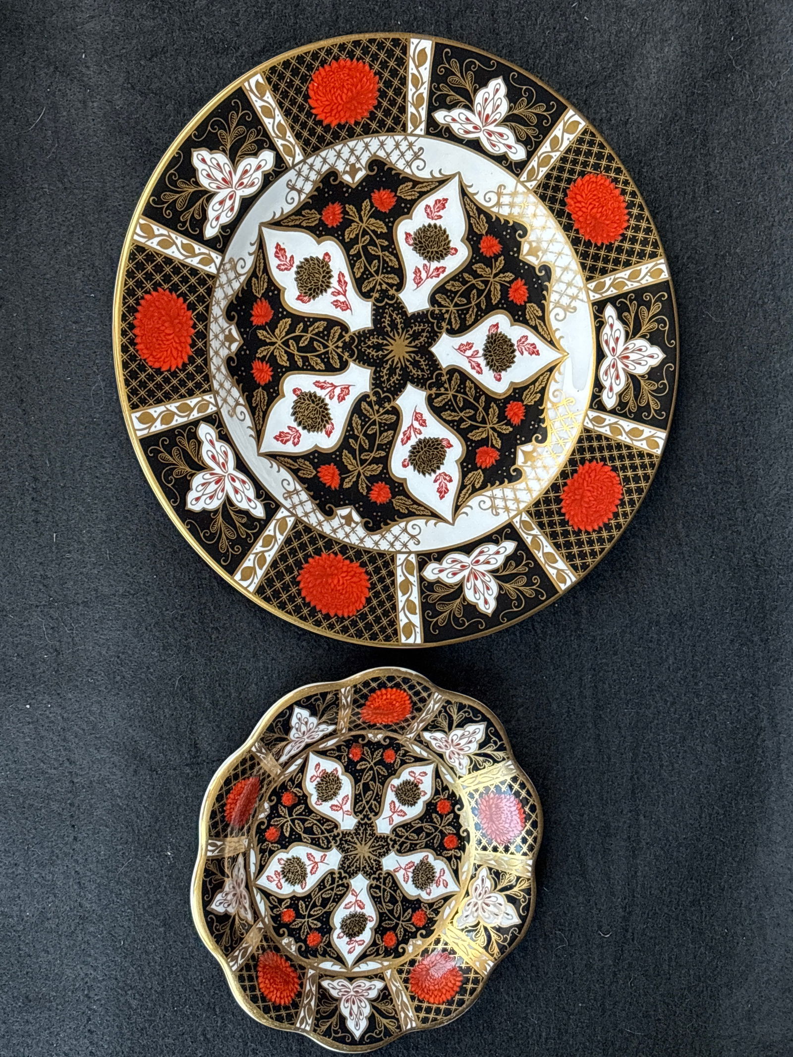 Two vintage Abbeydale 'Chrysanthemum' pattern bone china similar plates (1 of 9)