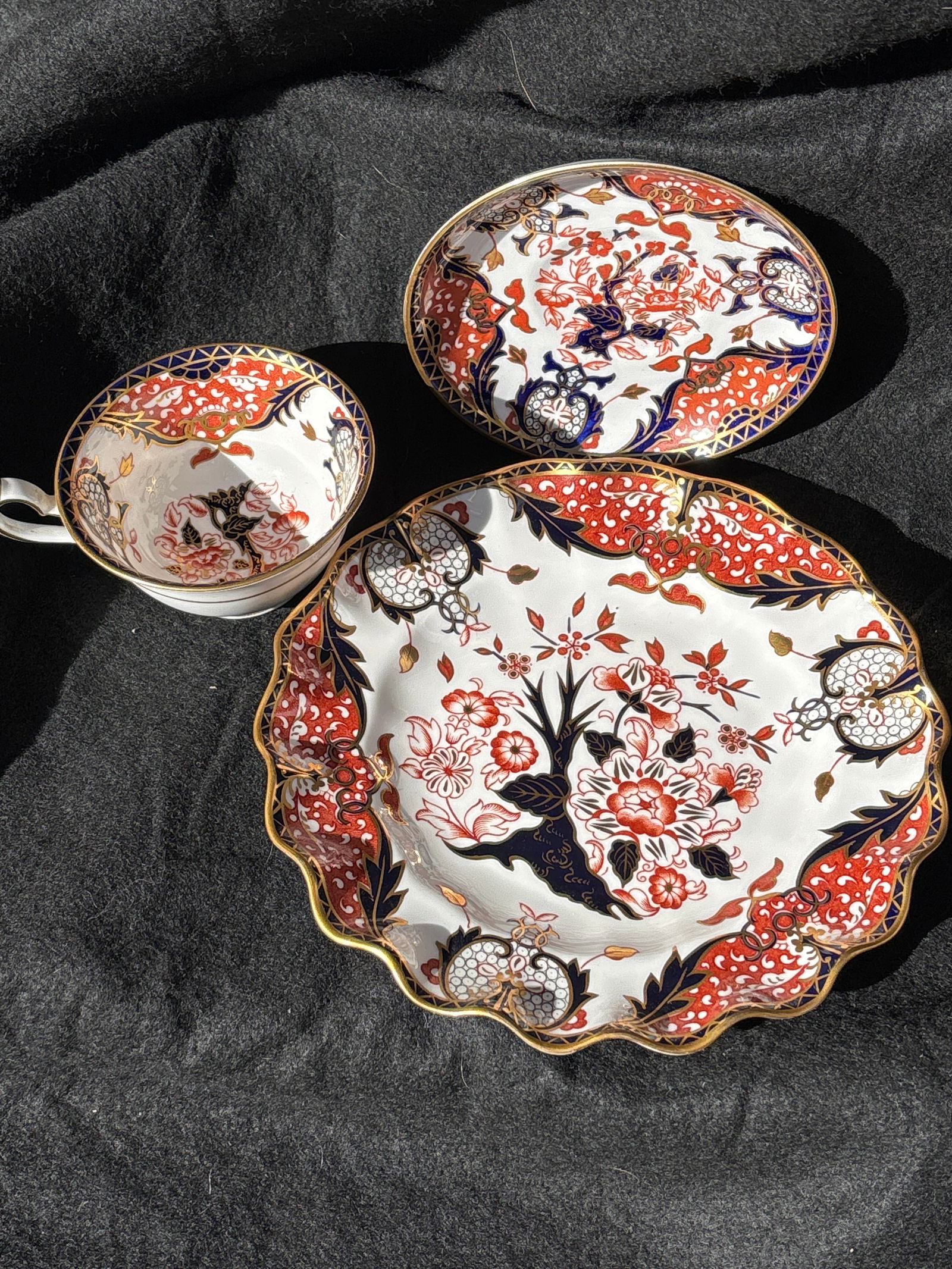 Desireable 3 piece Royal Crown Derby plates in the "Kings" Imari pattern #383 (1 of 8)