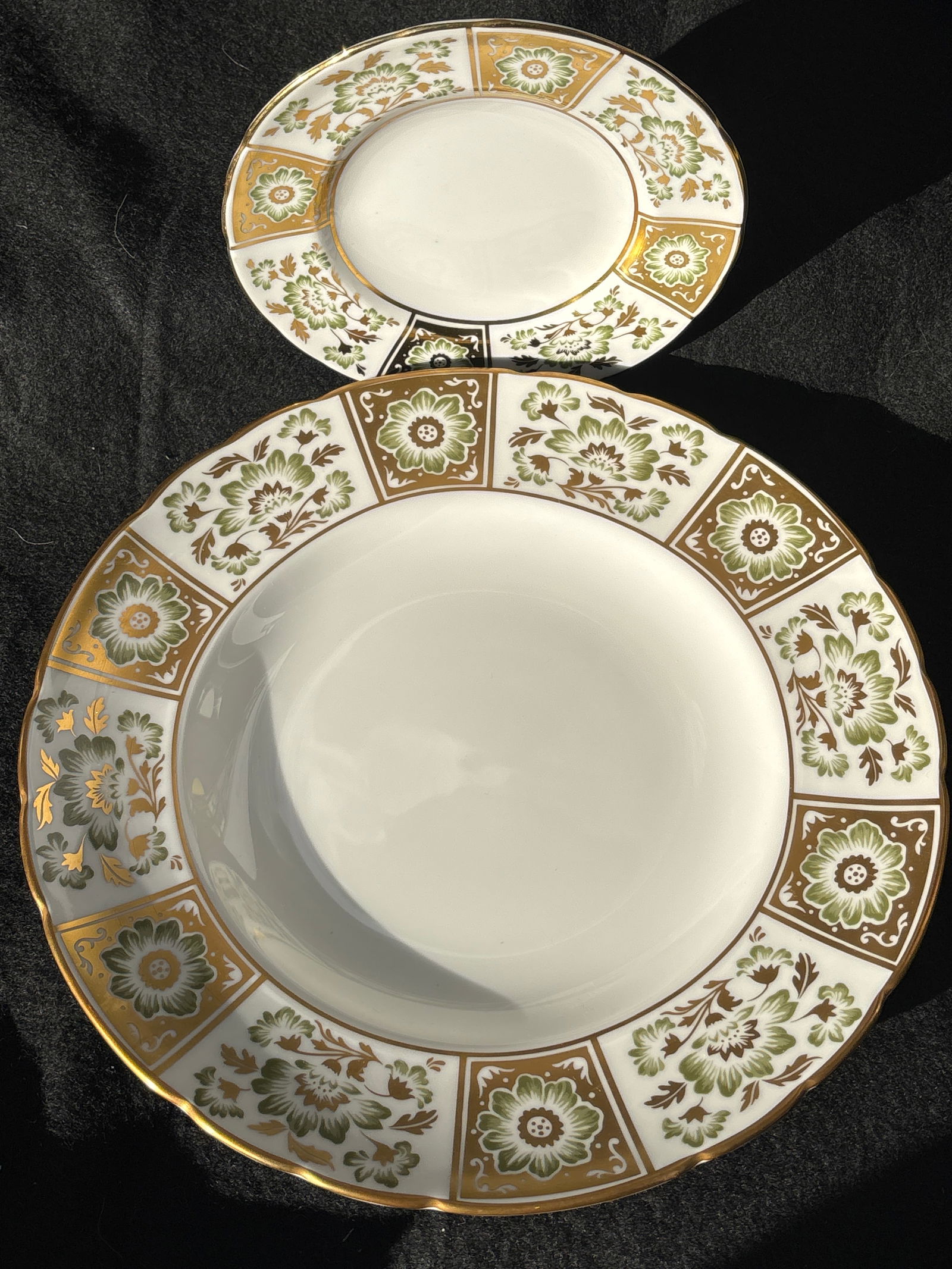 1st quality Green Derby Panel Royal Crown Derby 10&1/4 inch plate & side plate (1 of 9)