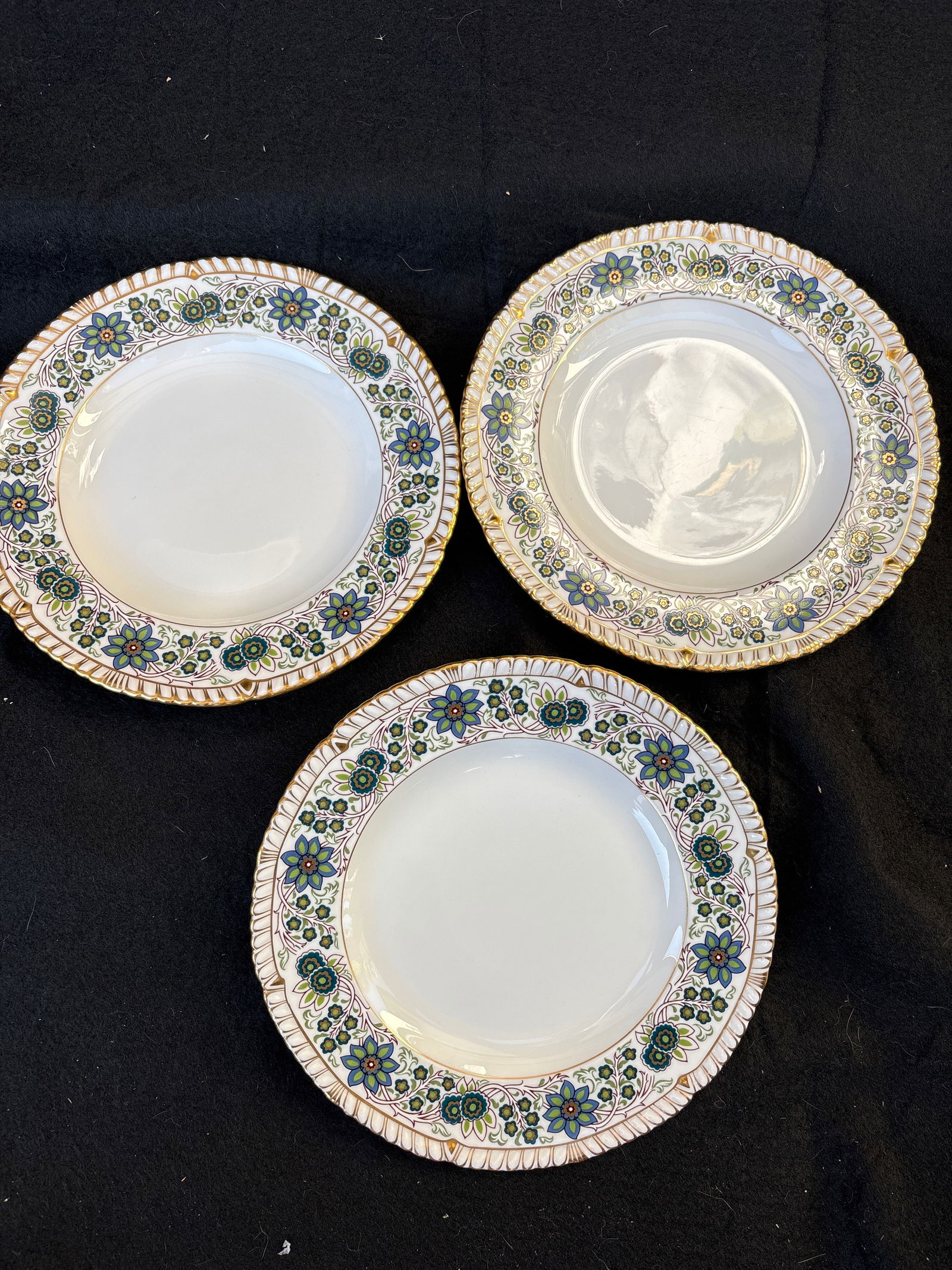 2nd quality Set of three Caliph A .1287 Royal Crown Derby 8&1/2 plates: Set of three Caliph A .1287 Royal Crown Derby 8&1/2 inch platesRoyal Crown Derby Caliph pattern plates. The pattern features a detailed, colorful border with blue, green, and gold floral and geometric
