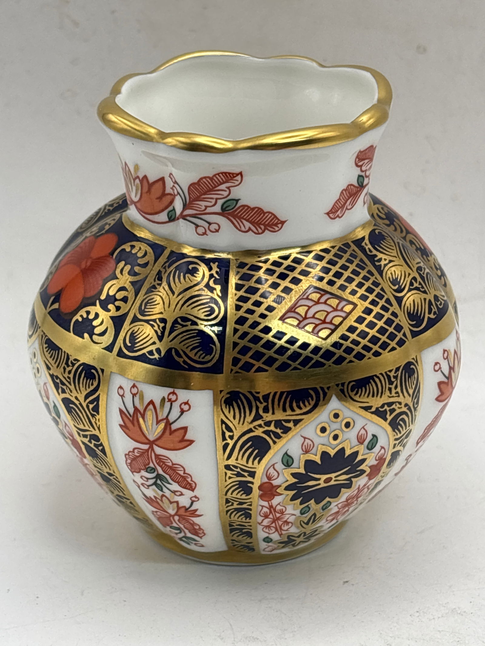 Small 3&1/4 inch ‘Olde Imari’ pattern #1128 Royal Crown Derby vase (1 of 6)